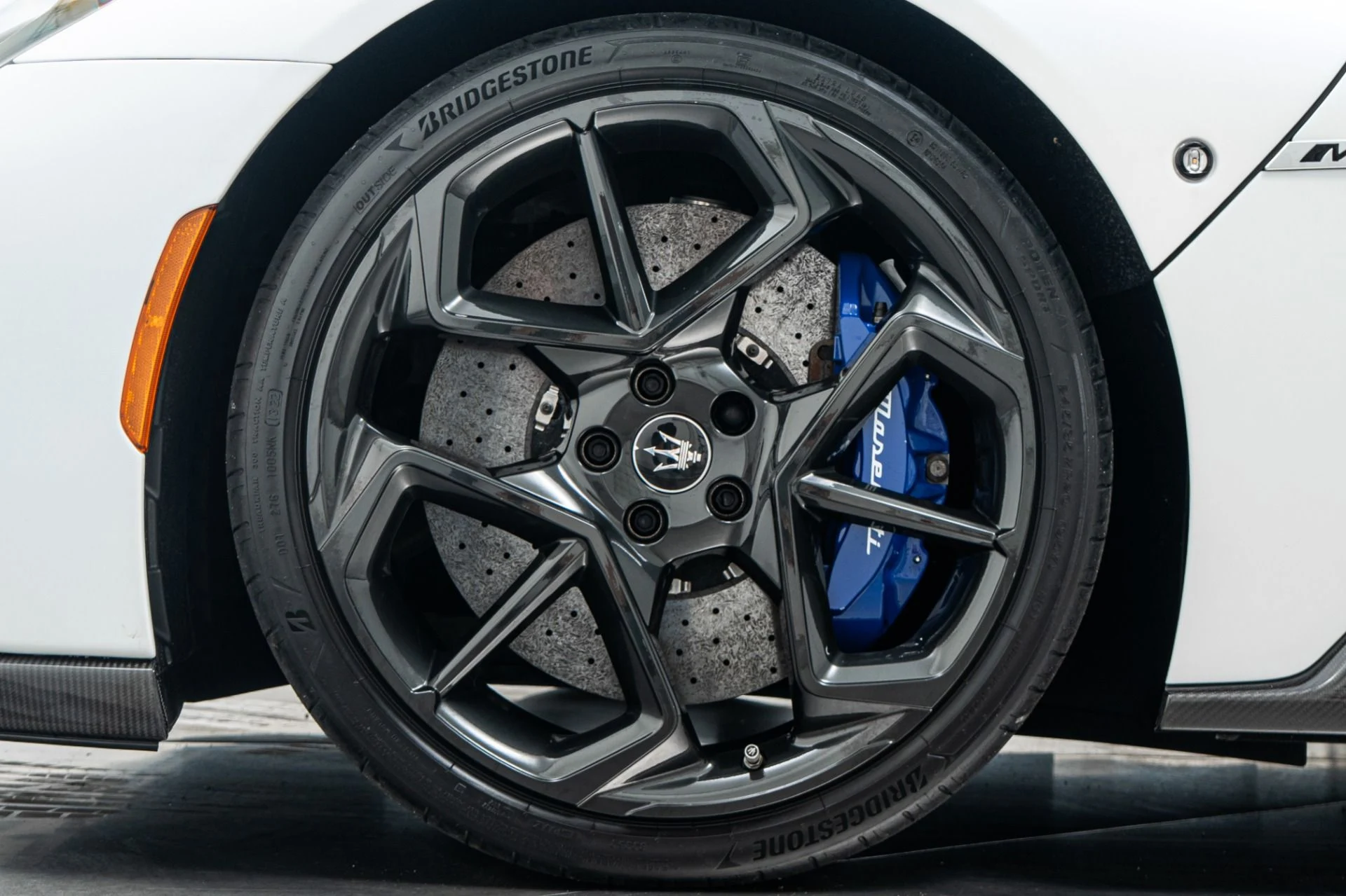 mph009_1003882531_Used_2022_Maserati_MC_20_1779288134_5426420381