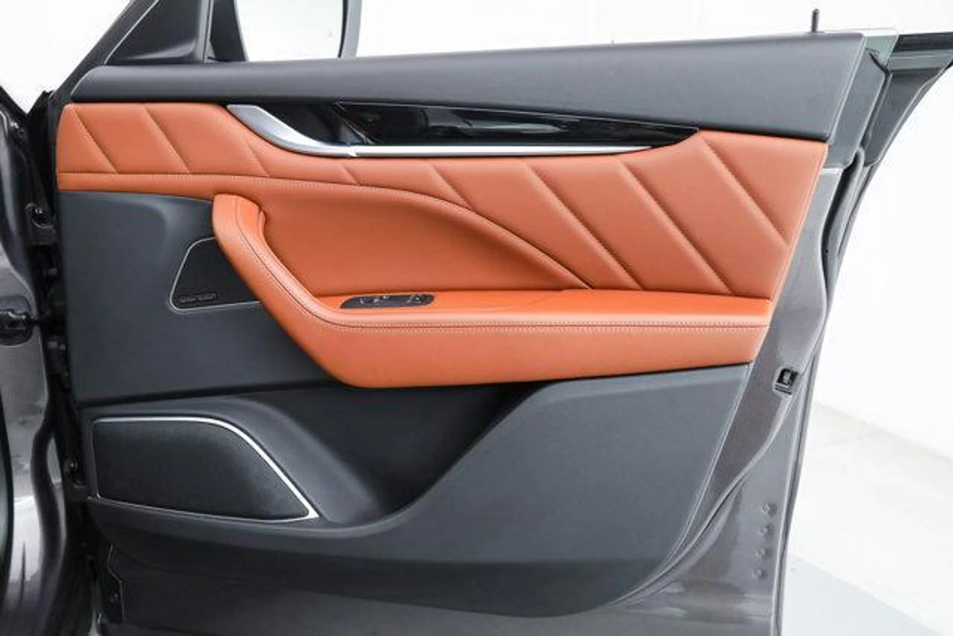 mph009_1004825496_yt_Pr6_Ijx_I_Vb_dg_Jh_F0g_Ux_R0r_Aw_I_f52f3444ad