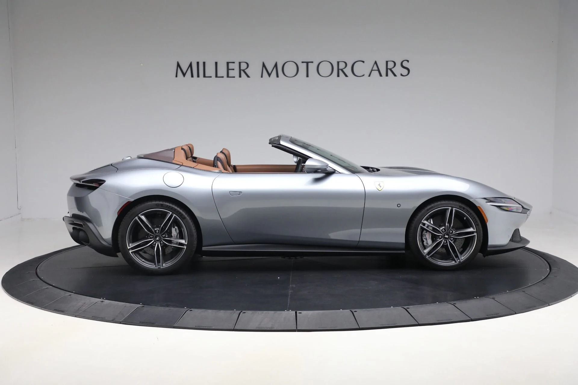 mph009_1006270340_Used_2025_Ferrari_Roma_Spider_1767969069_0ef5f731a7