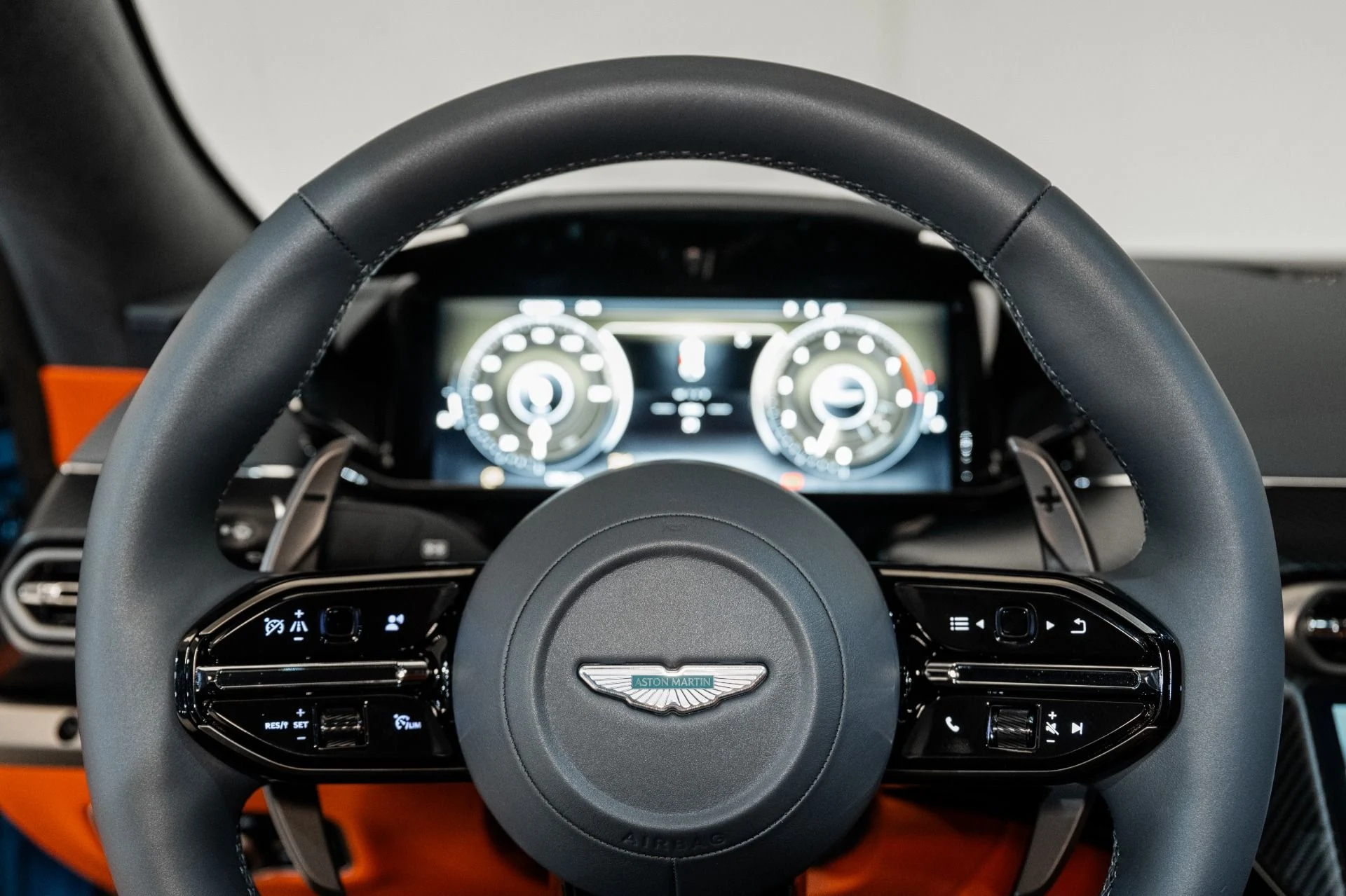 mph009_1012252148_Used_2025_Aston_Martin_Vantage_Coupe_1737041109_b9a521fda6