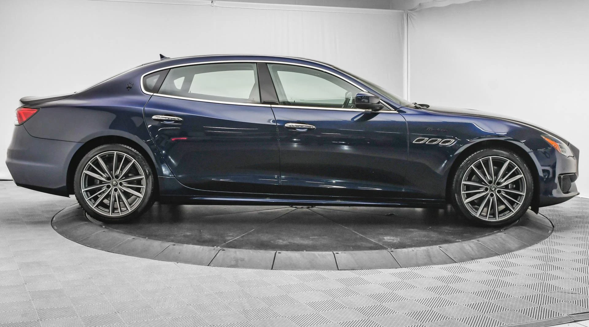 mph009_1012764917_Used_2022_Maserati_Quattroporte_Modena_Q4_1753516846_ee4f149c88
