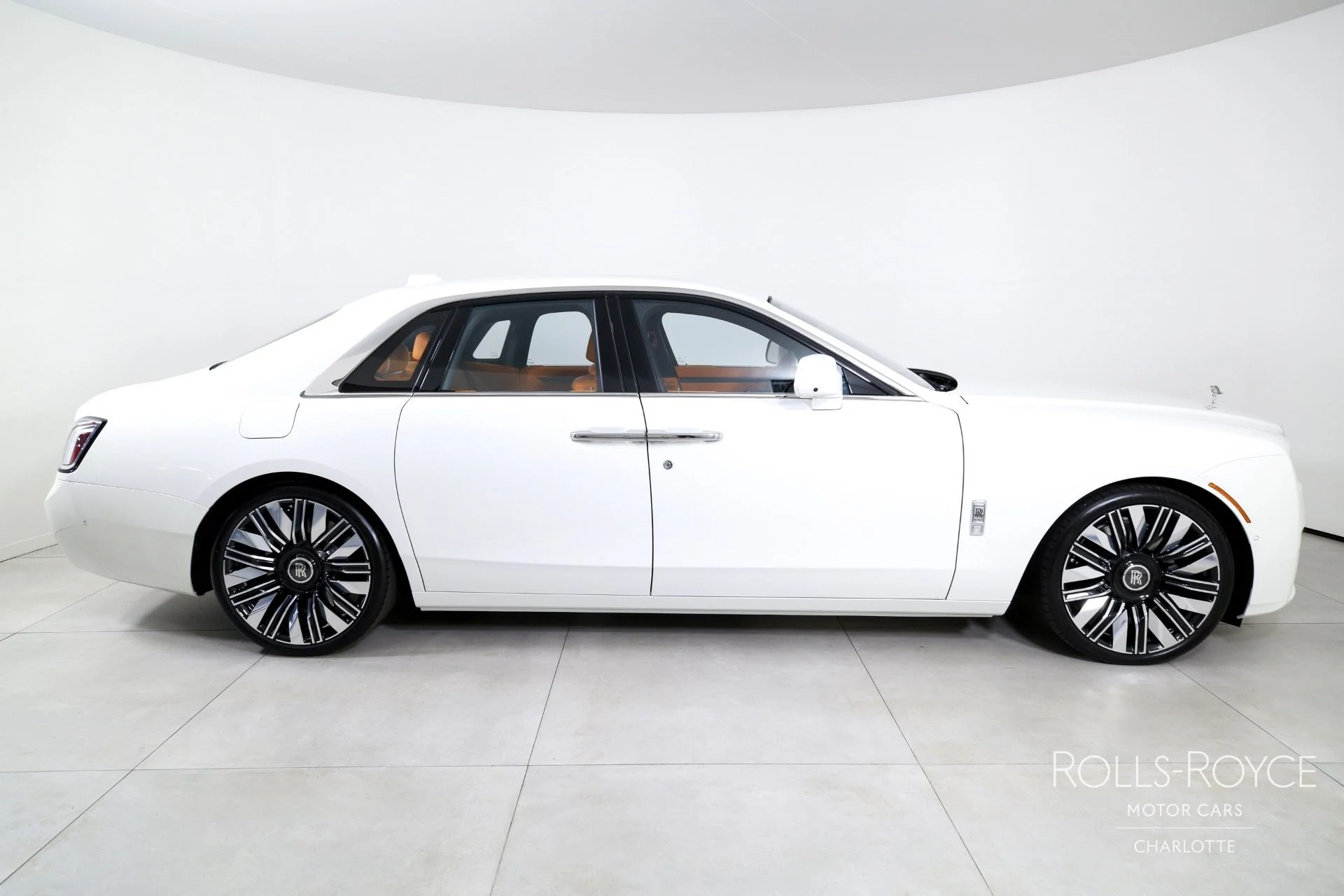 mph009_1017335487_Used_2025_Rolls_Royce_Ghost_1753298883_5150b8d964