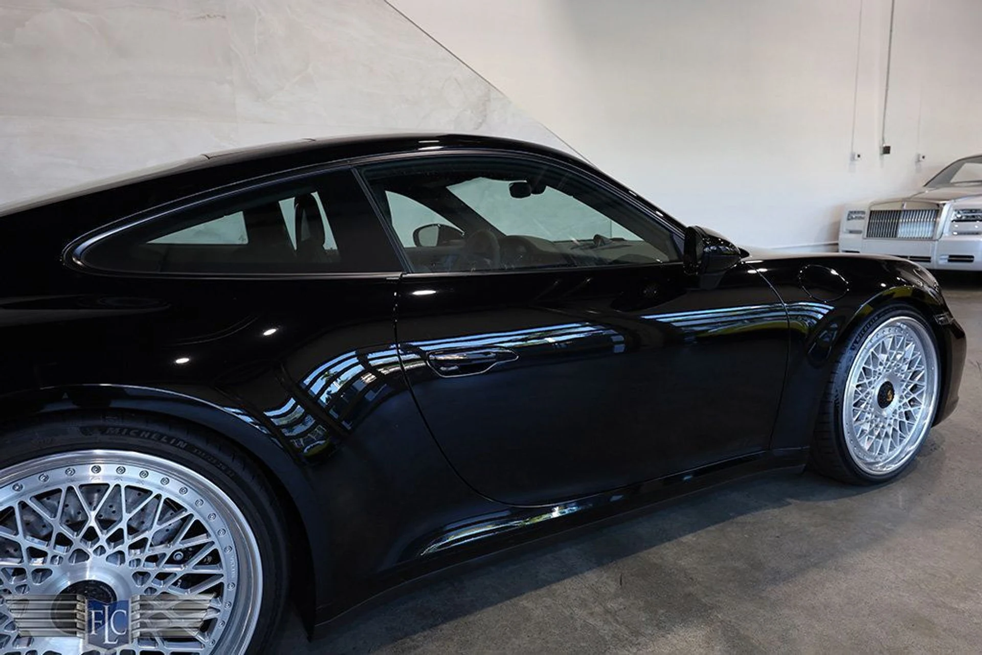 mph009_1032890725_used_2024_porsche_911_carreragtscoupemanual_9689_22931180_10_1024_fb3592f6b6