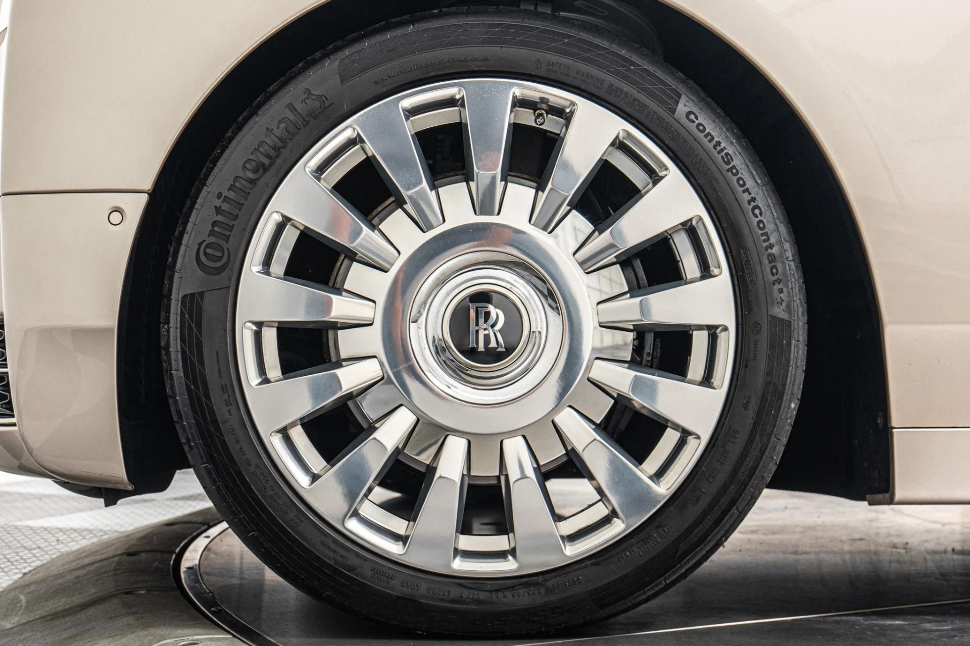 mph009_1033196932_Used_2019_Rolls_Royce_Phantom_The_Phantom_Package_Two_Tone_Paint_Bespoke_Audio_1785353671_eef9d8c2bd