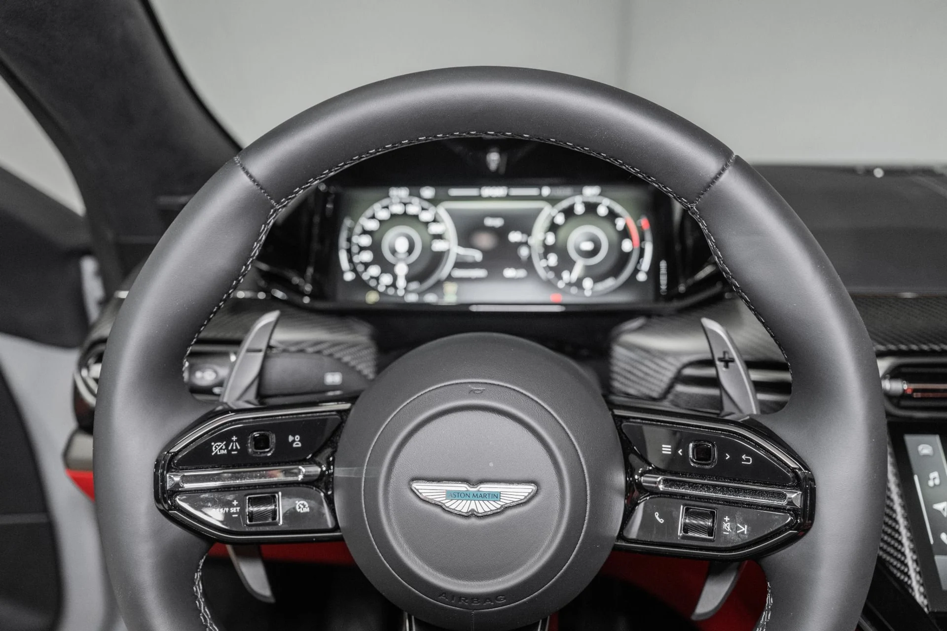 mph009_1038808457_New_2026_Aston_Martin_Vantage_S_Roadster_1786373251_f2662376e4