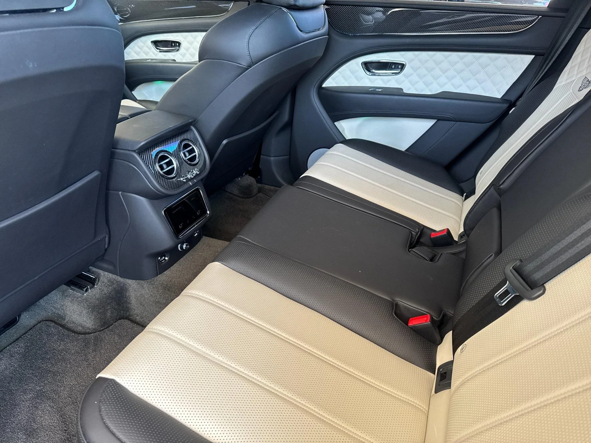 mph009_1041139336_Used_2022_Bentley_Bentayga_V8_1760603781_2795c1e0f3