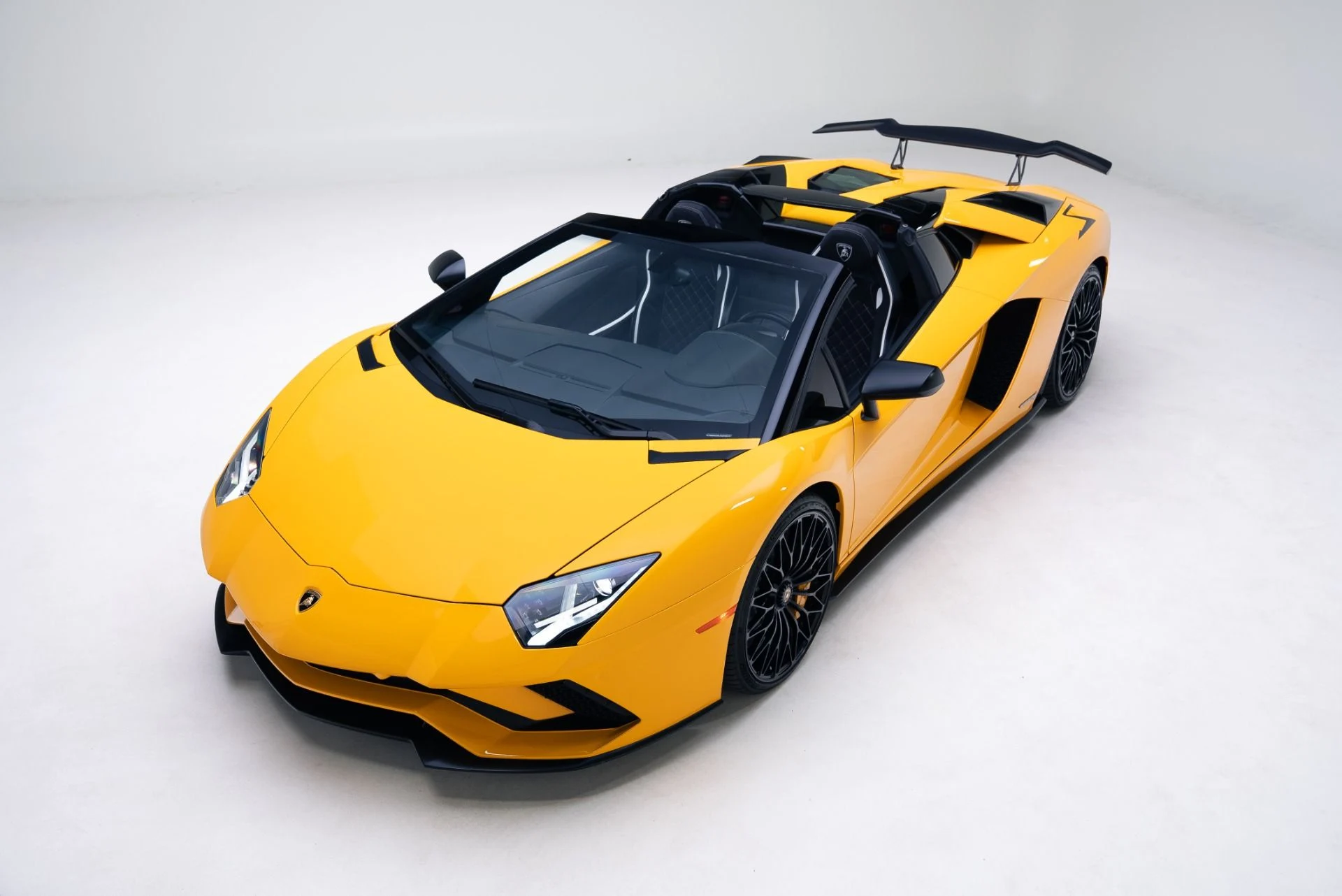 mph009_1046470294_Used_2018_Lamborghini_Aventador_Roadster_LP_740_4_S_1767990844_b2da4ae034