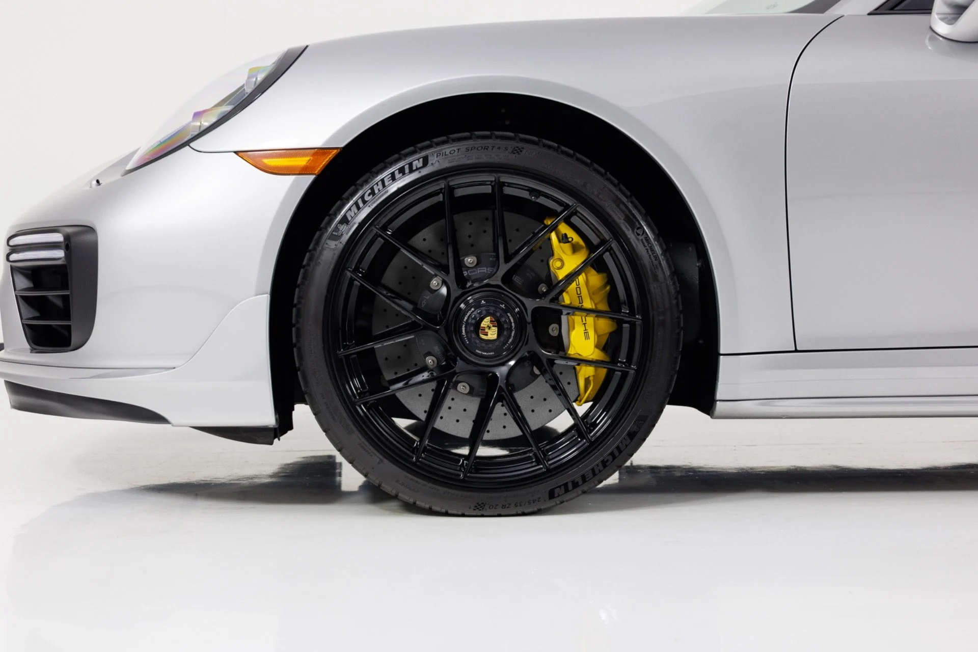 mph009_1046793982_Used_2017_Porsche_911_Turbo_S_1782938219_81e4110c1e