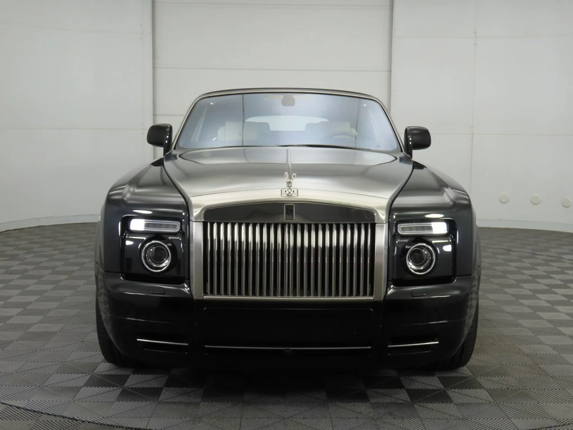 mph009_1051397951_used_2012_rolls_royce_phantom_coupe_2drdrophead_8119_22959977_10_1024_3426fed4a1