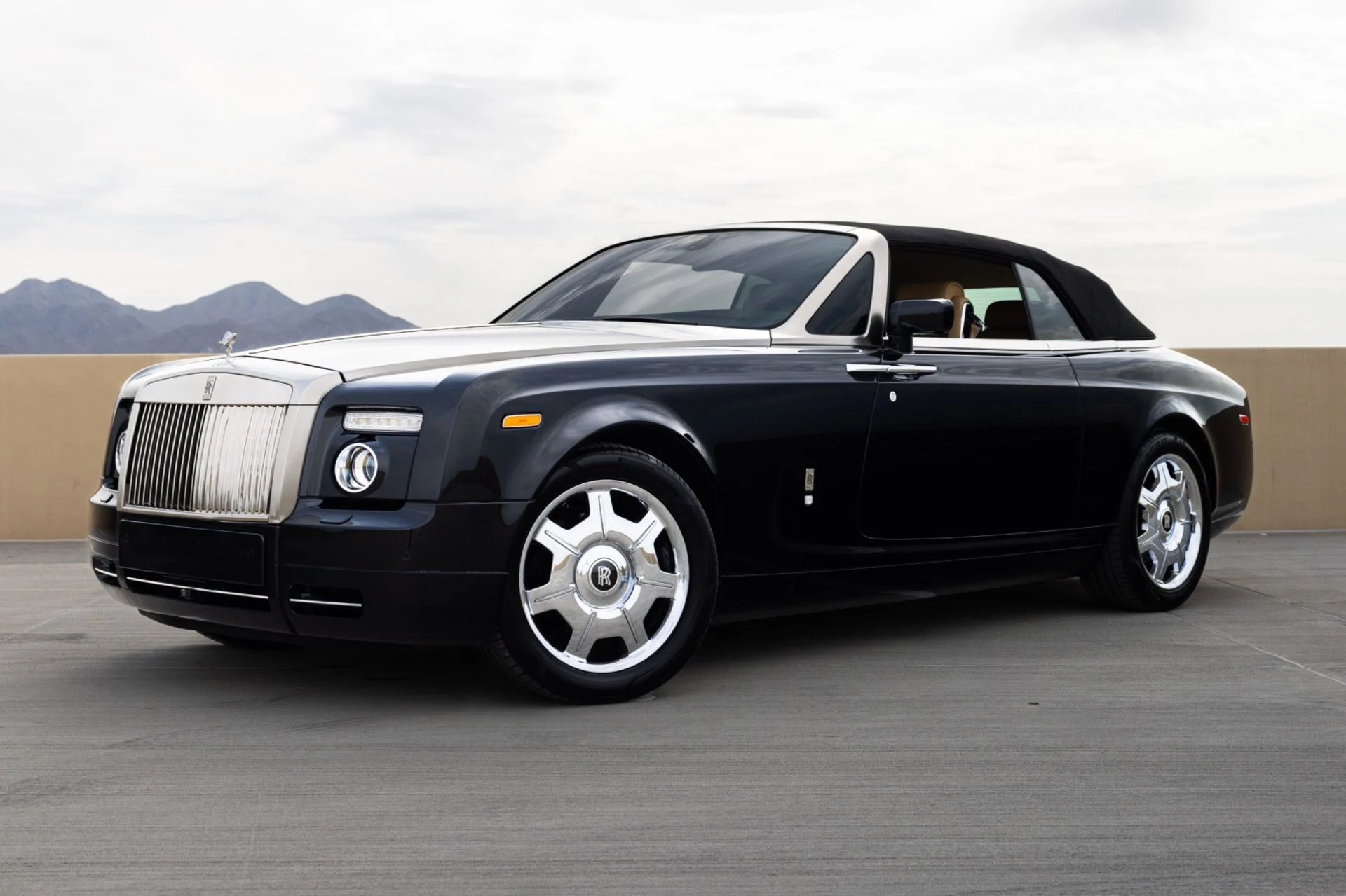 mph009_1056097128_Used_2009_Rolls_Royce_Phantom_Drophead_Coupe_1775064256_46400bed22