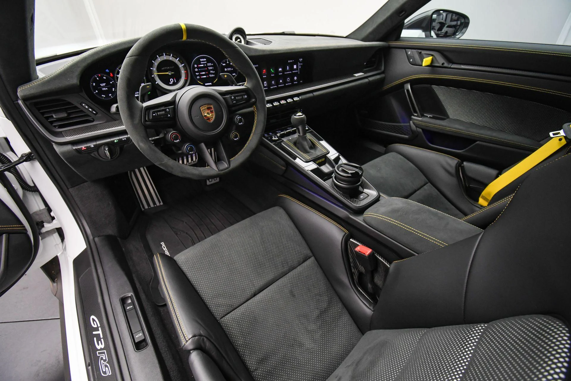 mph009_1060224418_Used_2025_Porsche_911_GT_3_RS_1757454190_9efe3c826b