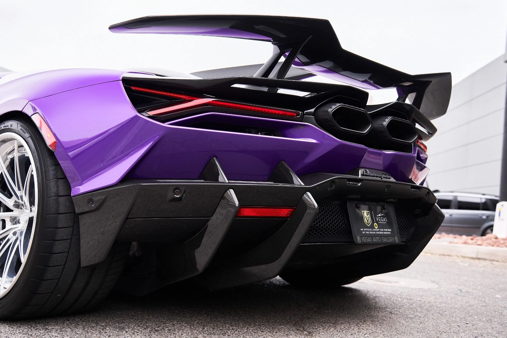 mph009_1060323477_Used_2024_Lamborghini_Revuelto_Base_1756862214_094609ed4e