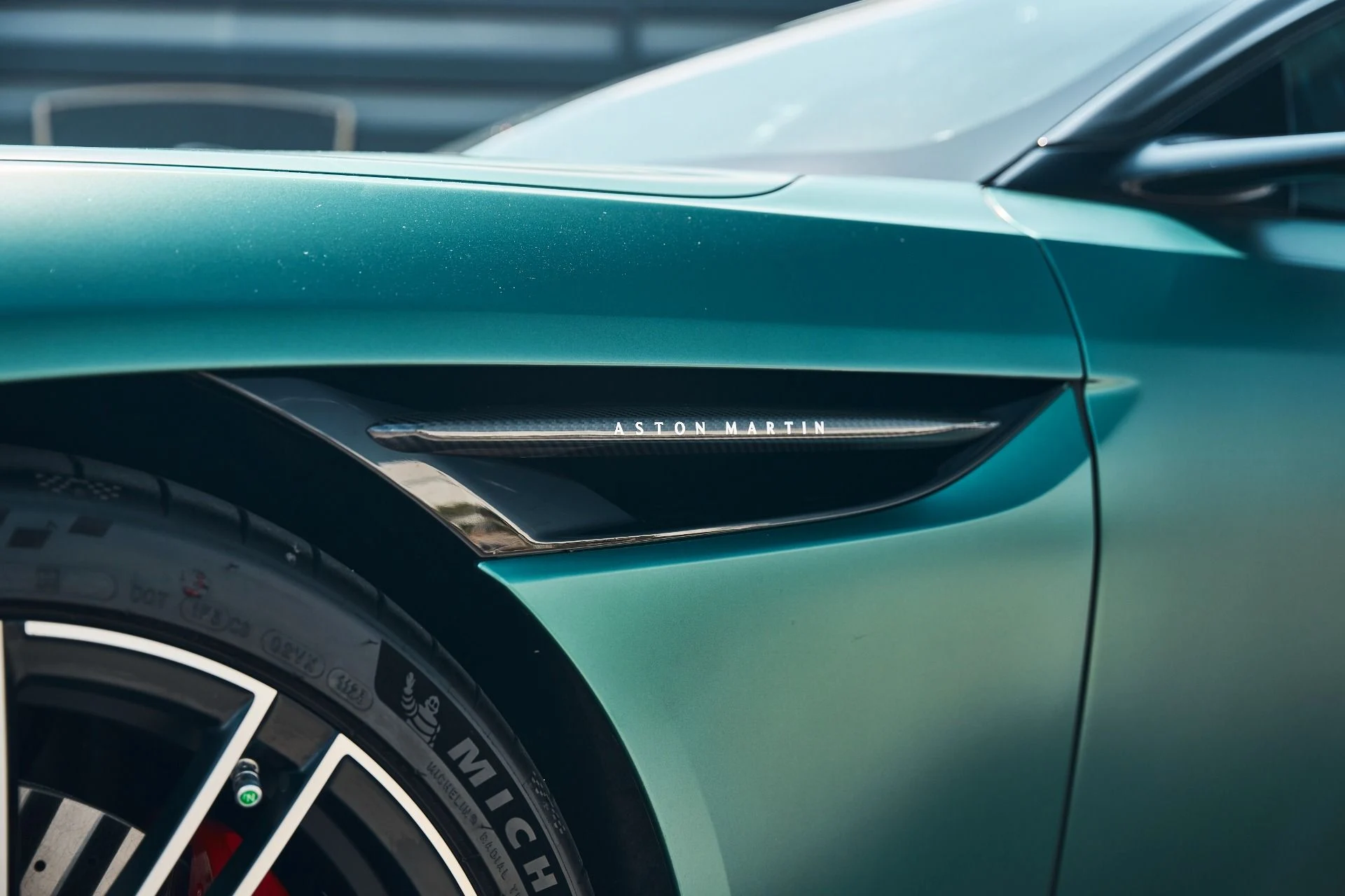 mph009_1062805248_Used_2024_Aston_Martin_DB_12_1784769359_ee9263925a