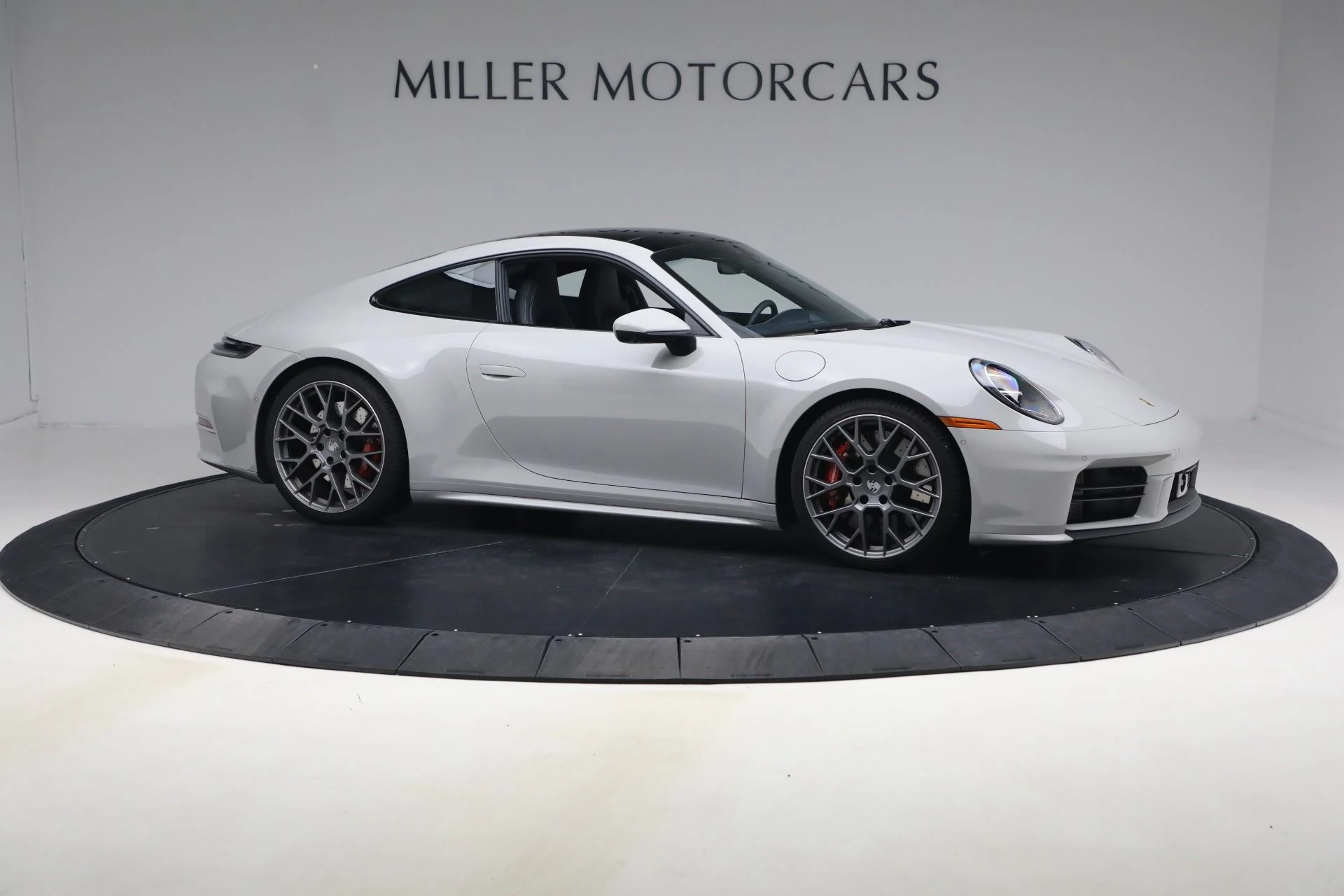 mph009_1065214188_Used_2025_Porsche_911_Carrera_S_1774555687_383a99e90e