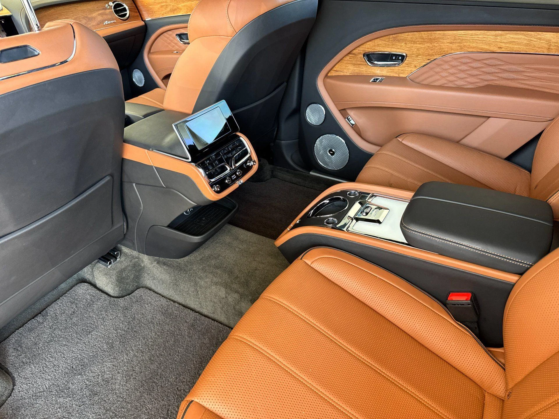 mph009_1068757649_Used_2023_Bentley_Bentayga_EWB_Azure_1786613156_f5e7d606db
