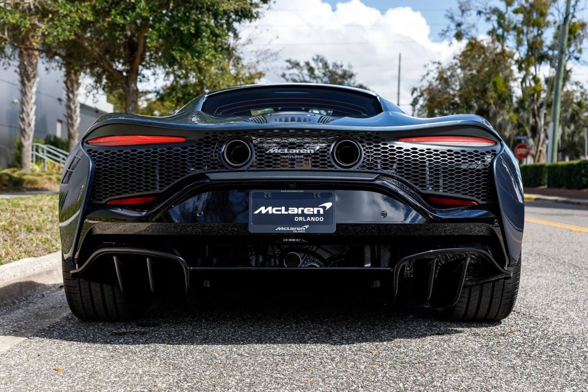 mph009_1069414440_658_p10_l_76516e25bd