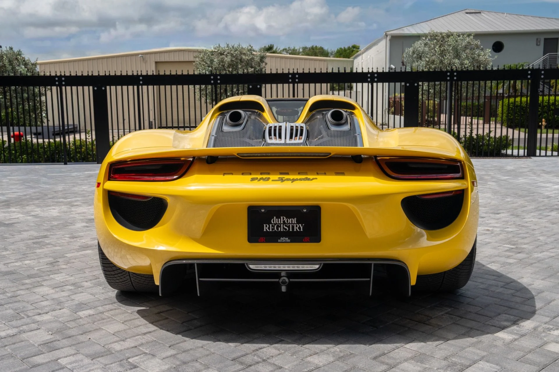 mph009_1073843062_Used_2015_Porsche_918_Spyder_1782406232_1c9acb5ef0