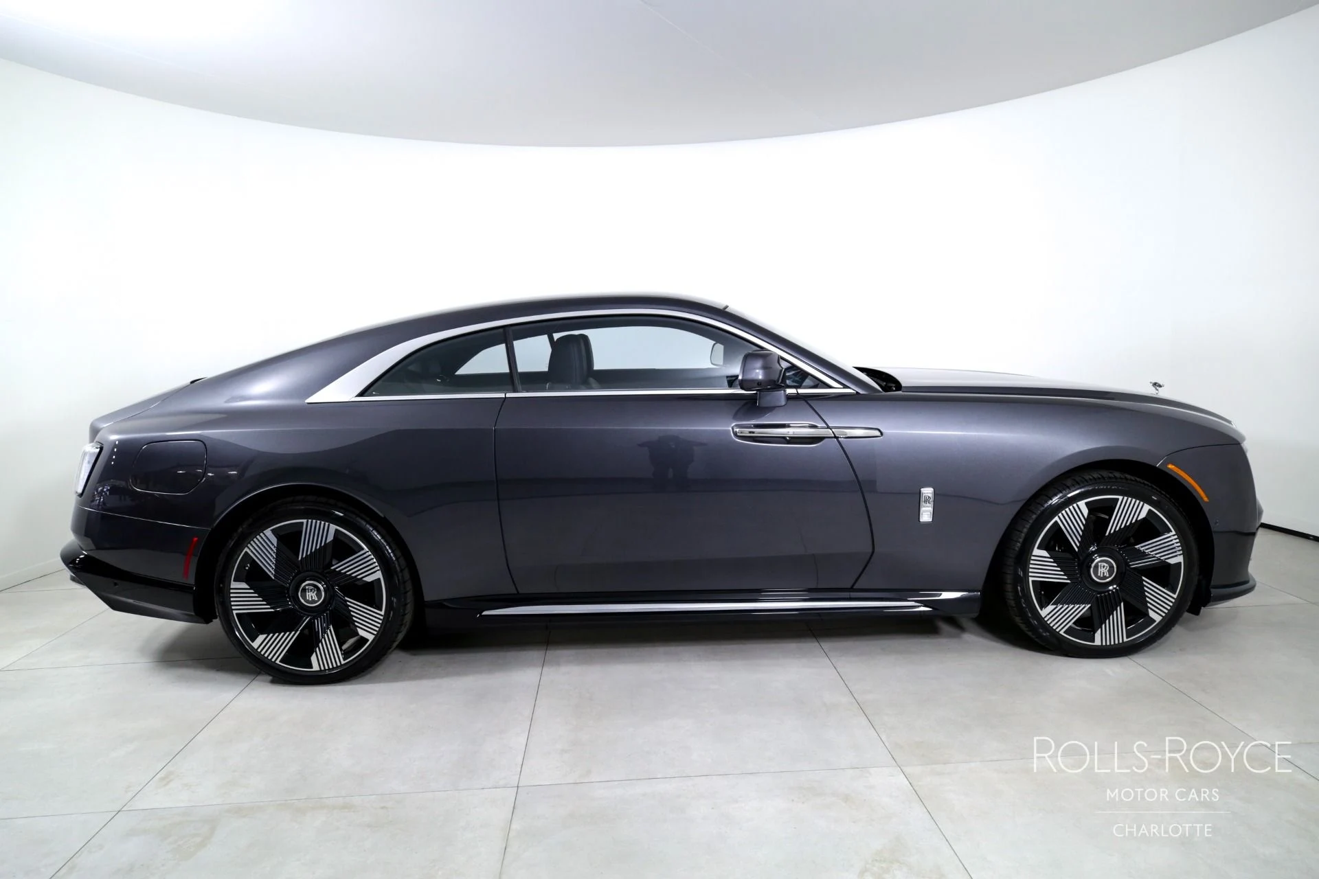 mph009_1077232885_Used_2024_Rolls_Royce_Spectre_1742932757_bd9c929a3d