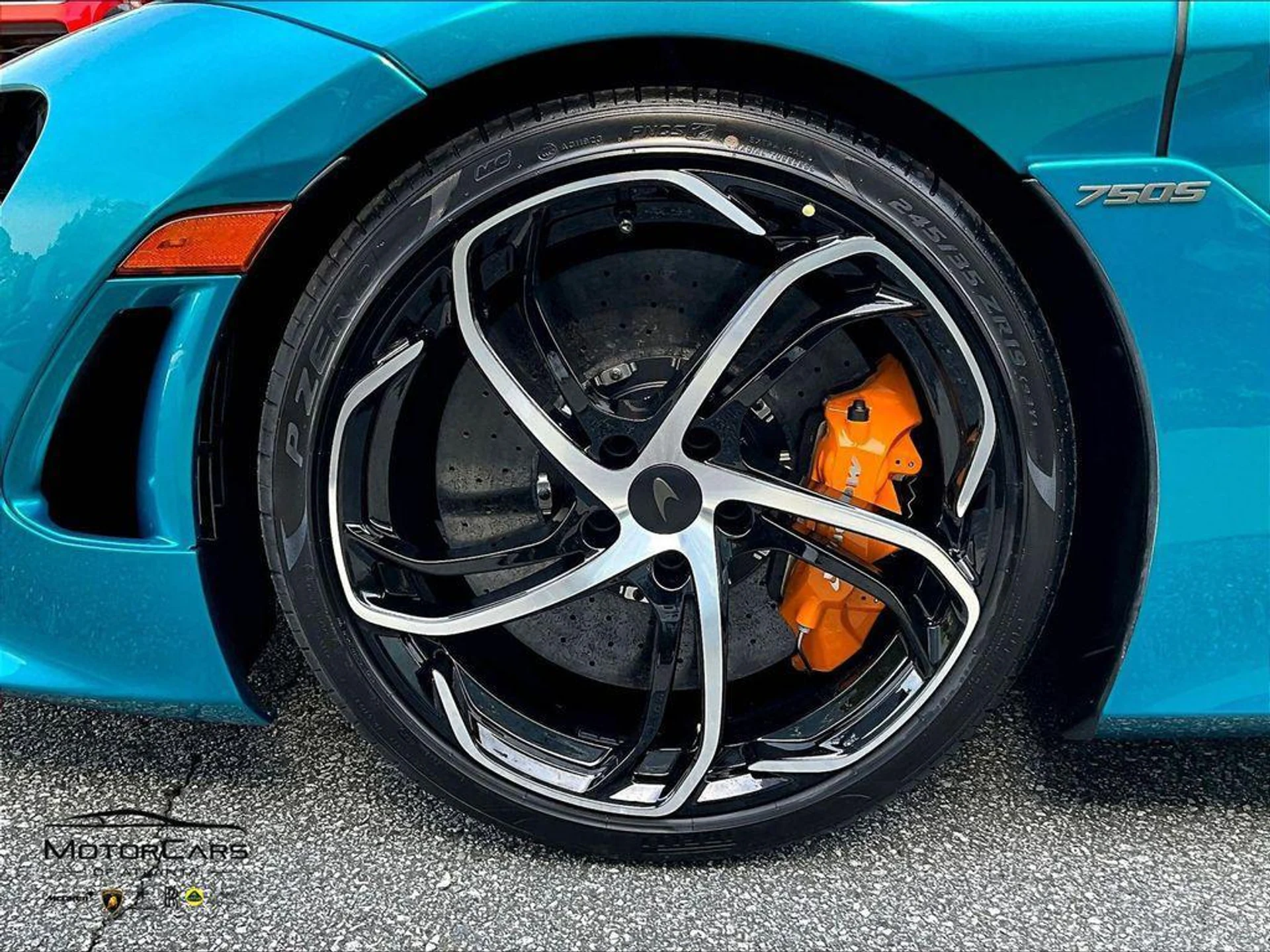 mph009_1083741759_F_Es_ZFY_09_Er7gq_M_Qj_C_Qa_PZ_700_Vw_9fbdd77531