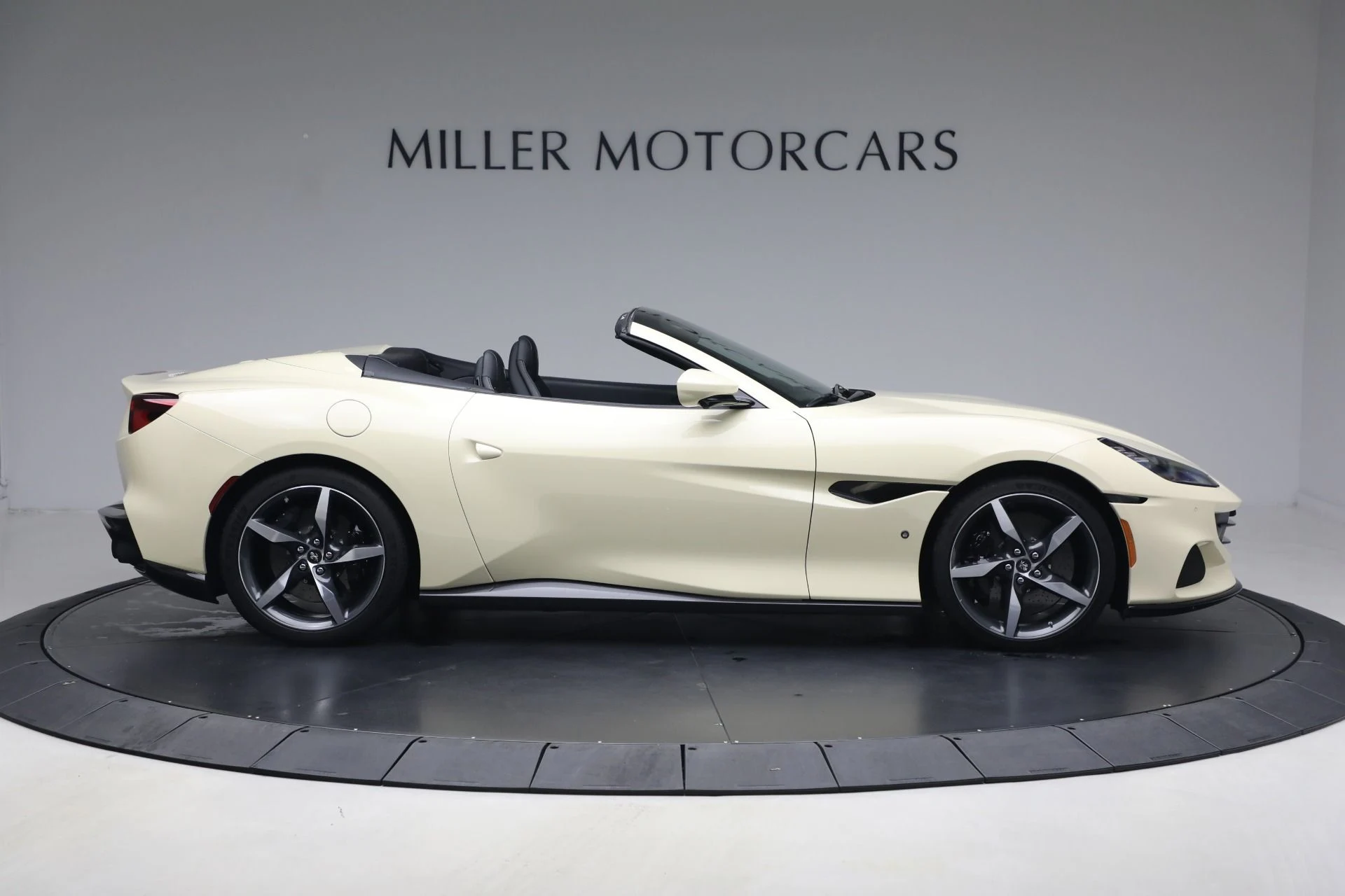 mph009_1088905097_Used_2023_Ferrari_Portofino_M_1767989995_bd563223ce