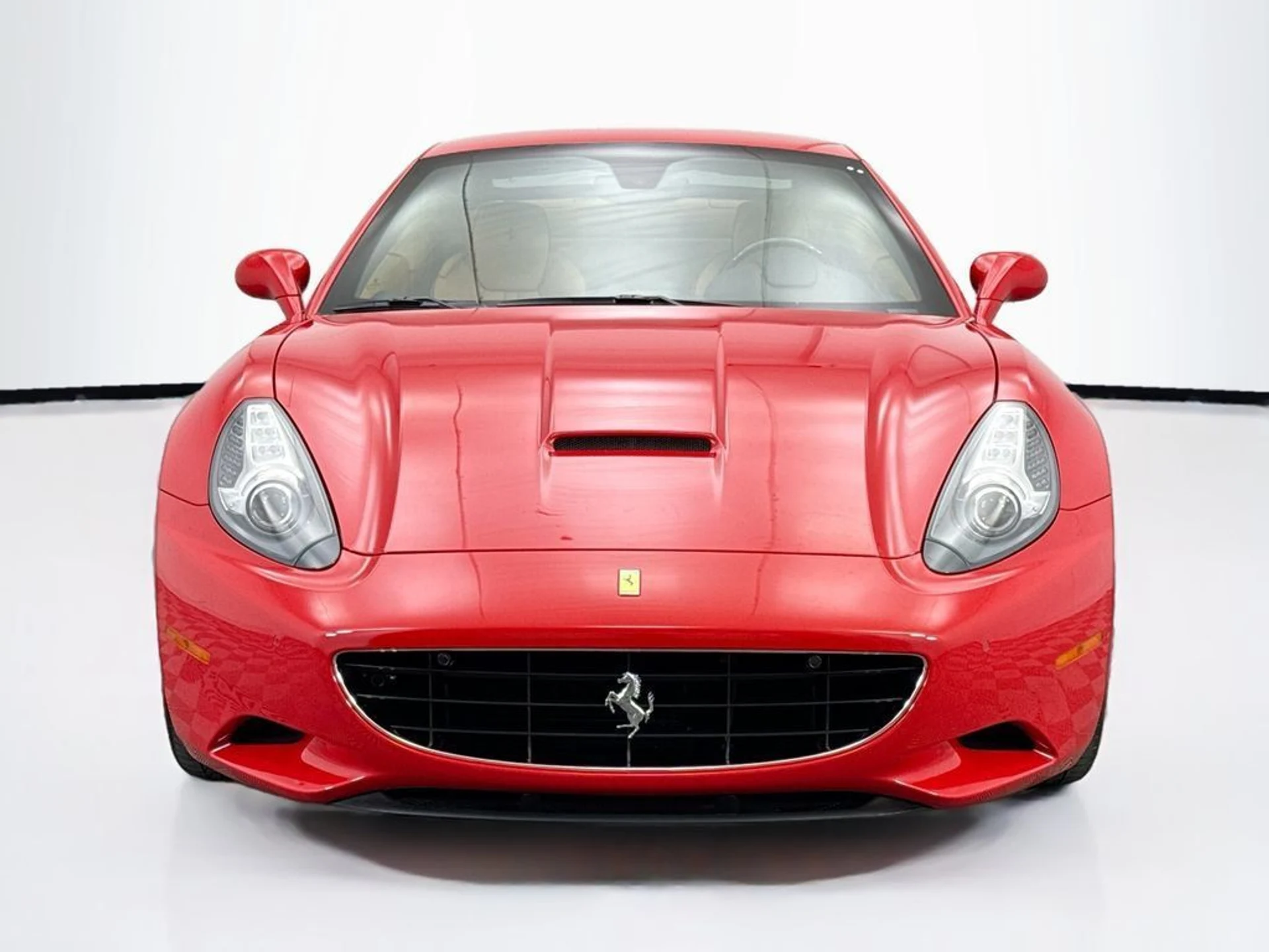 mph009_1092423368_used_2014_ferrari_california_2drconvertible_8119_22996020_10_1024_fe98fdcb45