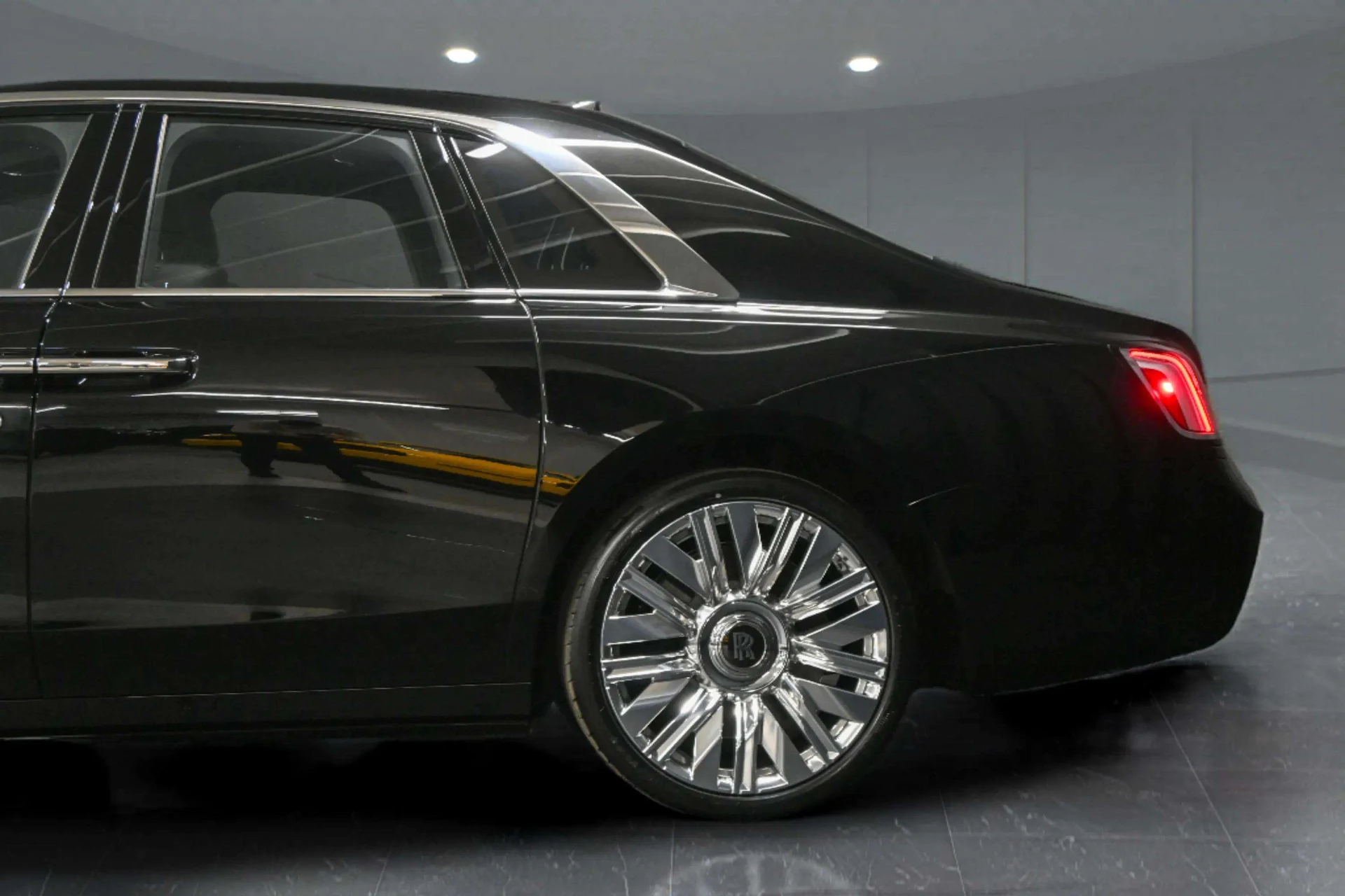 mph009_1097756272_d64e6861_f10a_42c7_b984_01011f4549d3_202520_Rolls_Royce20_Ghost20282501629_7_274c6fff50