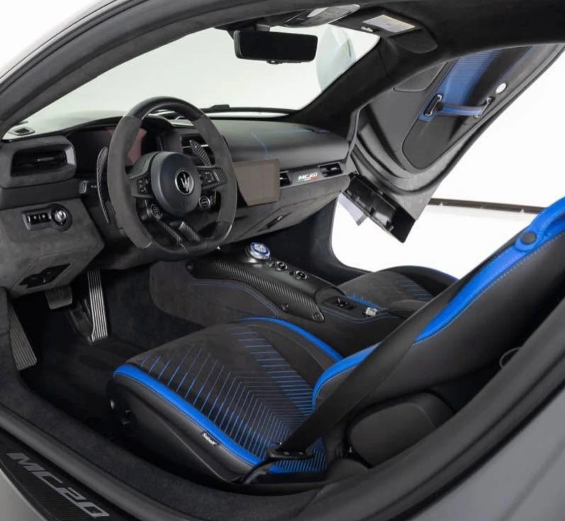 mph009_1105188072_Used_2022_Maserati_MC_20_1767916286_14b8f5f4ca