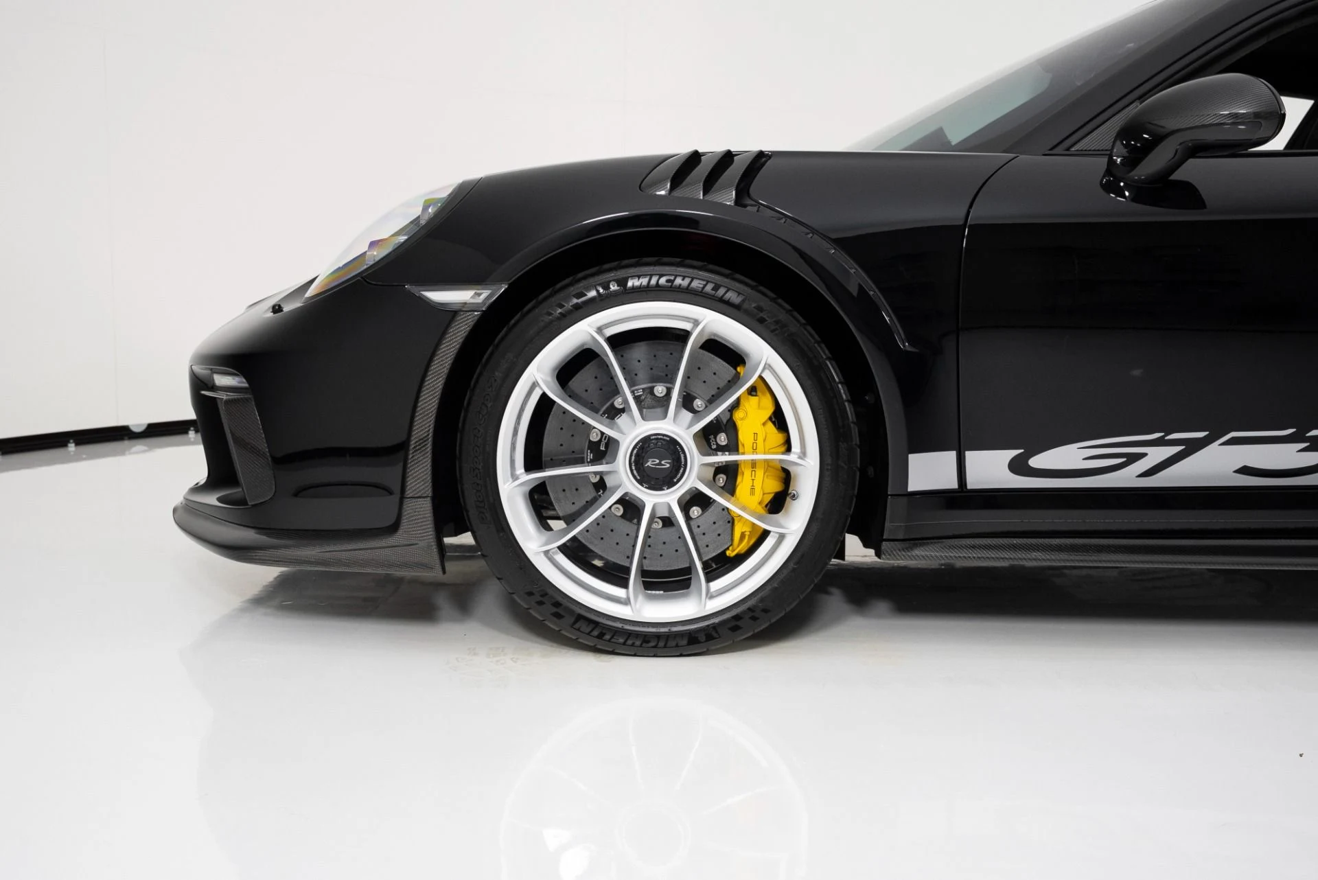 mph009_1105838673_Used_2019_Porsche_911_GT_3_RS_1753749471_3dea2ad6ed