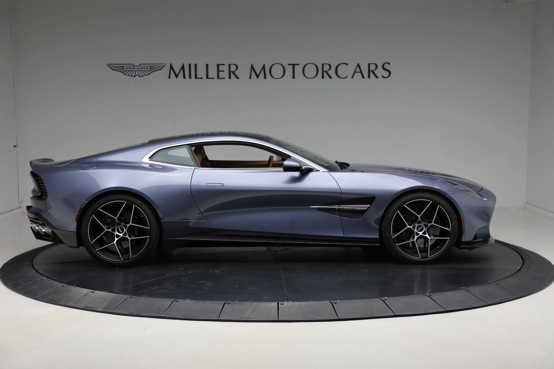 mph009_1108105395_New_2025_Aston_Martin_Vanquish_1738262260_458d556ef1