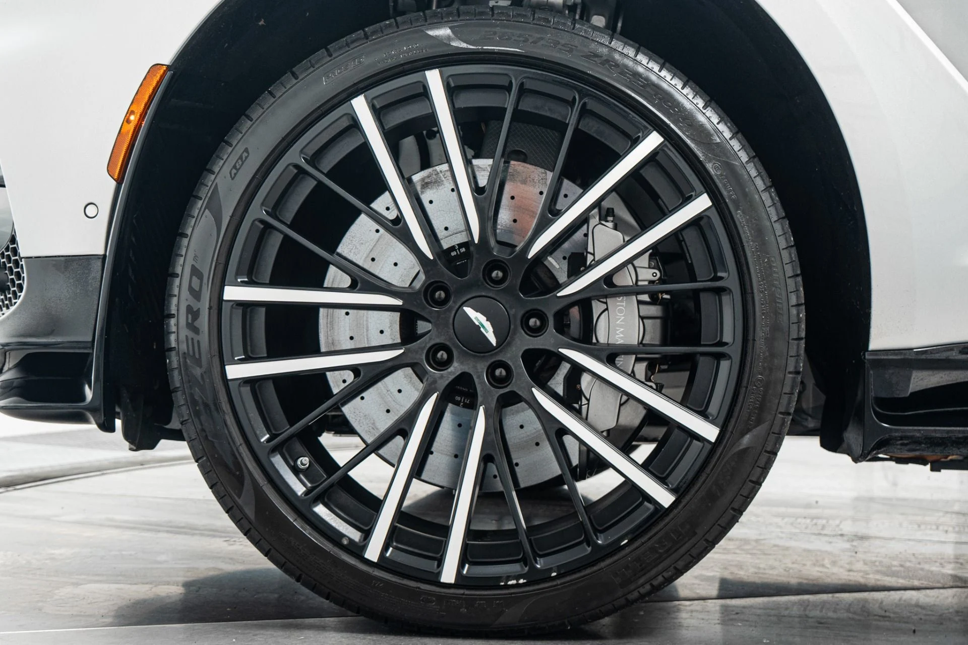 mph009_1109302762_Used_2023_Aston_Martin_DBX_707_1782508866_3836c75e13