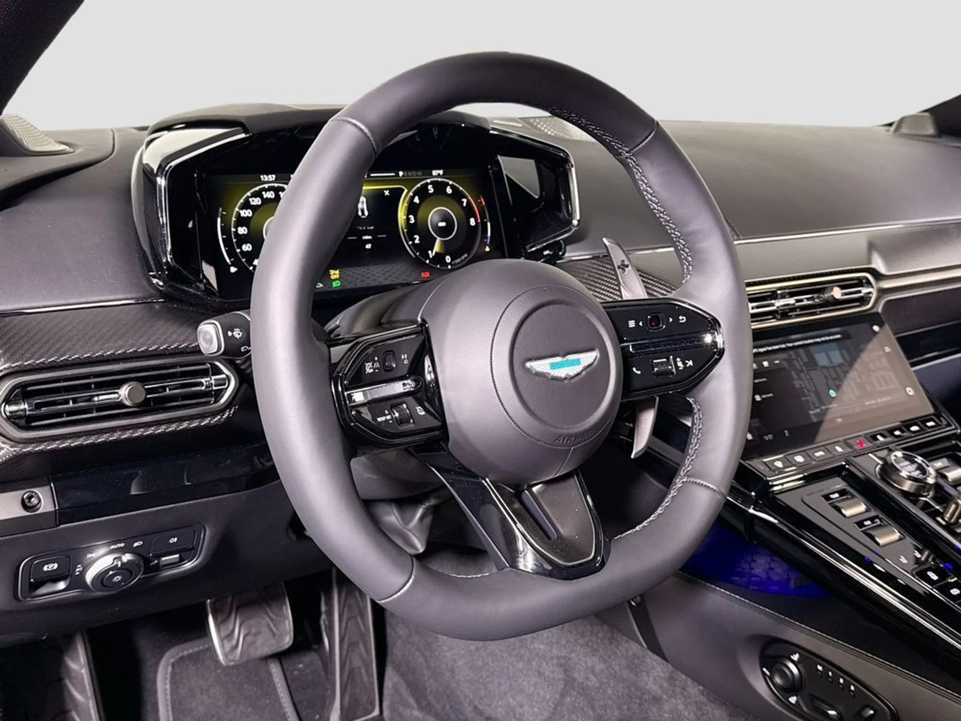 mph009_1110237492_new_2026_aston_martin_vantage_scoupe_11350_23038308_10_1024_48ba05cbf3