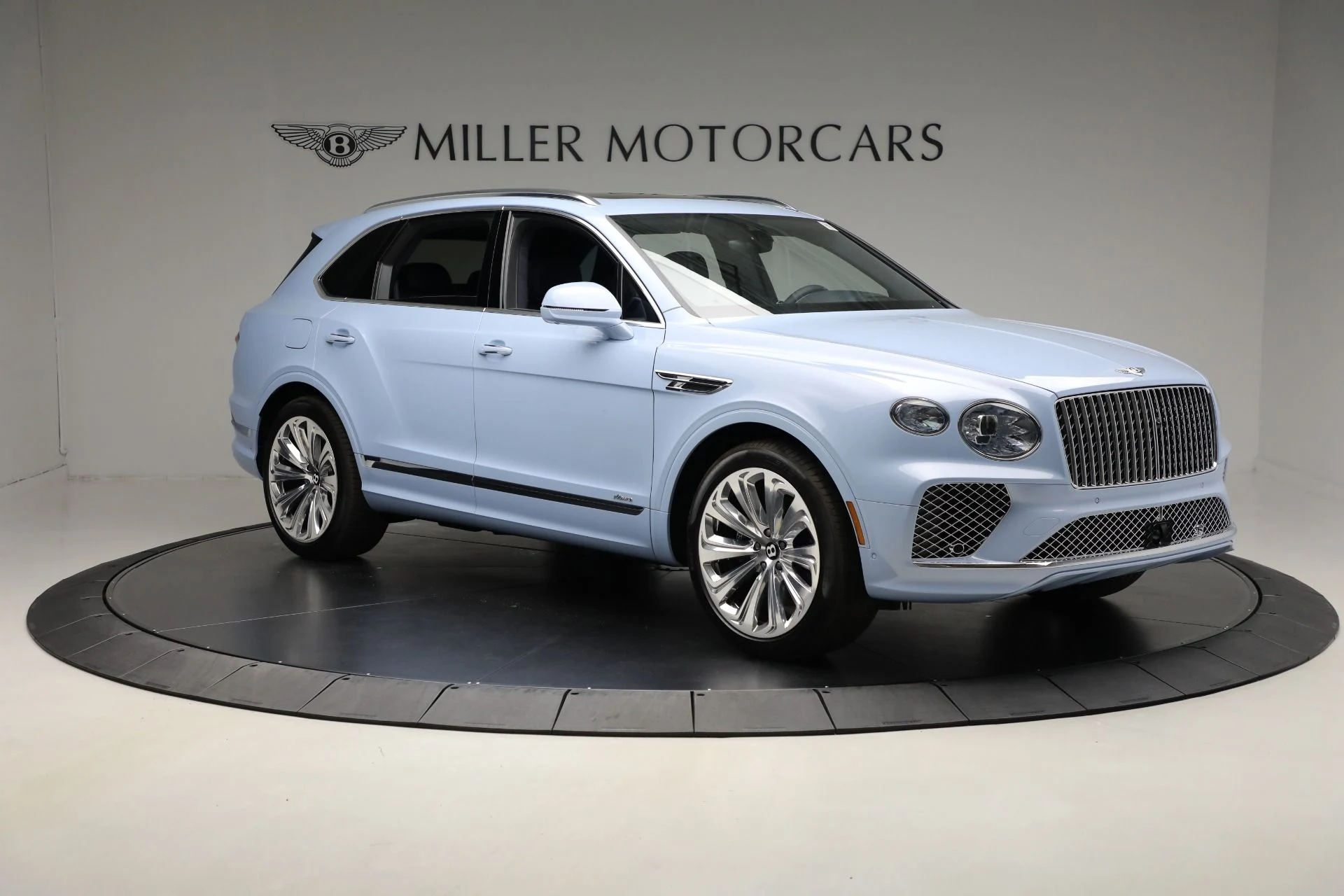 mph009_1114801977_New_2025_Bentley_Bentayga_Azure_V8_4726009806