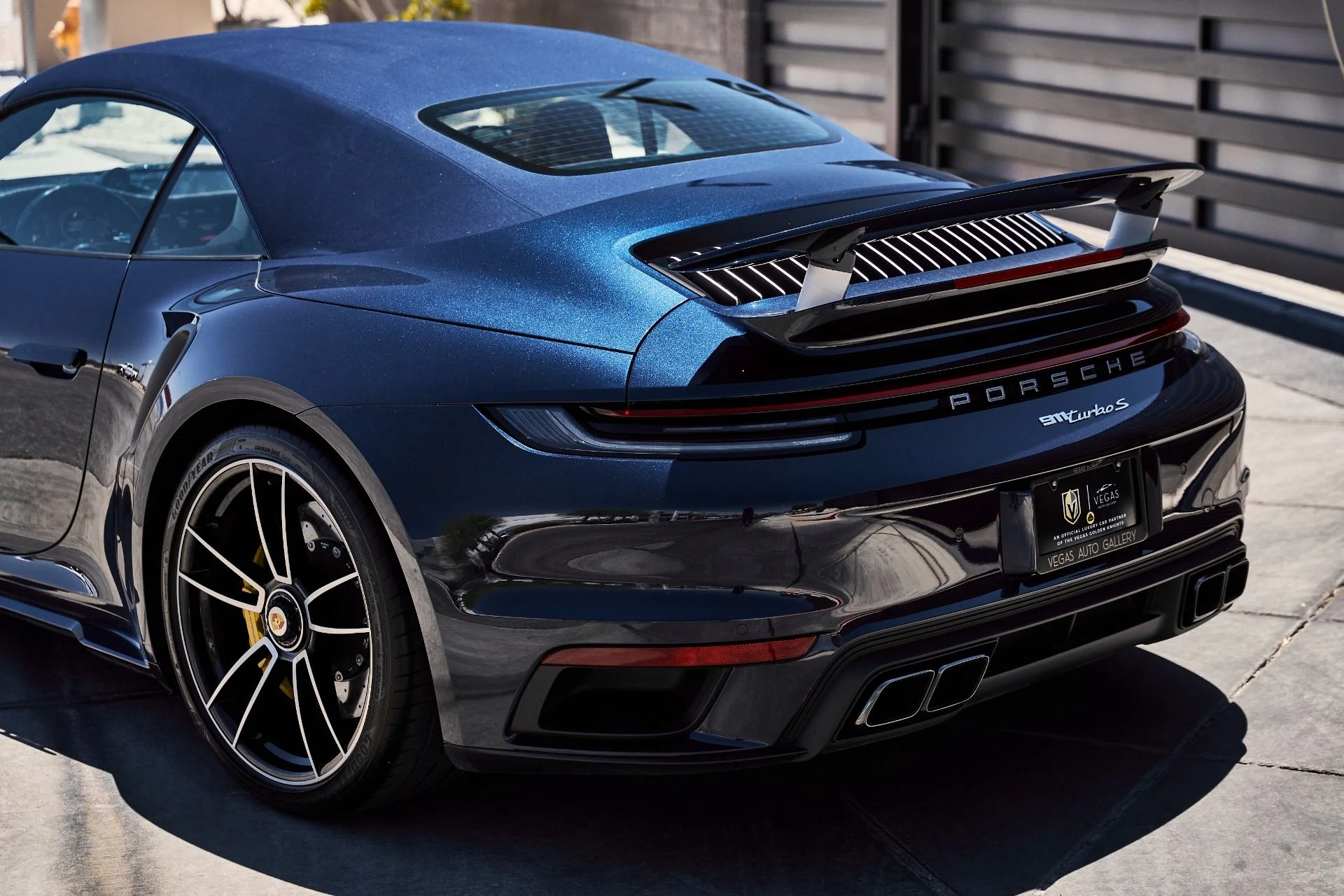mph009_1121353712_Used_2021_Porsche_911_Turbo_S_1780084541_75b5aeb360