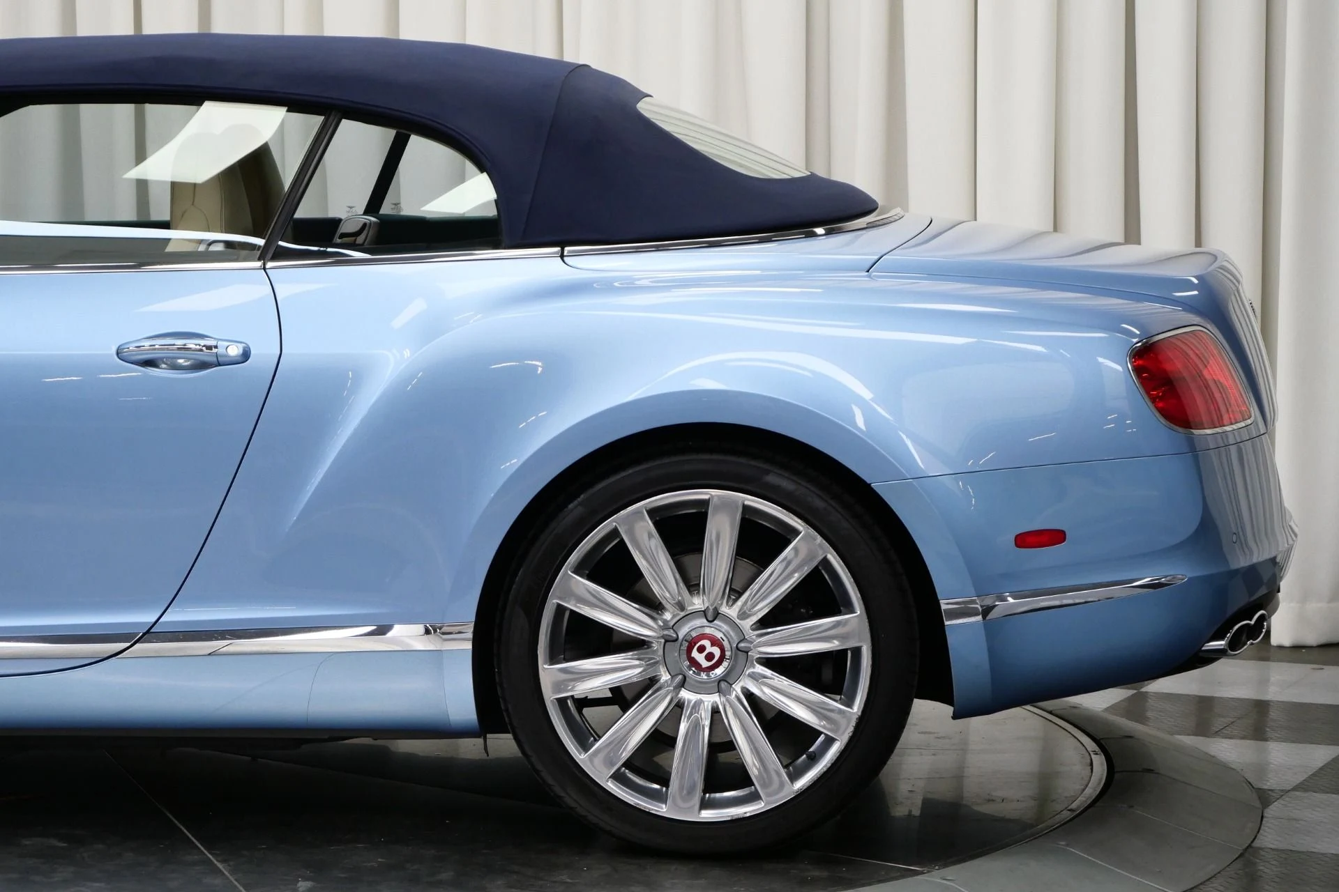 mph009_1132979044_Used_2015_Bentley_Continental_GTC_V8_1747667841_2d7b77e7b5