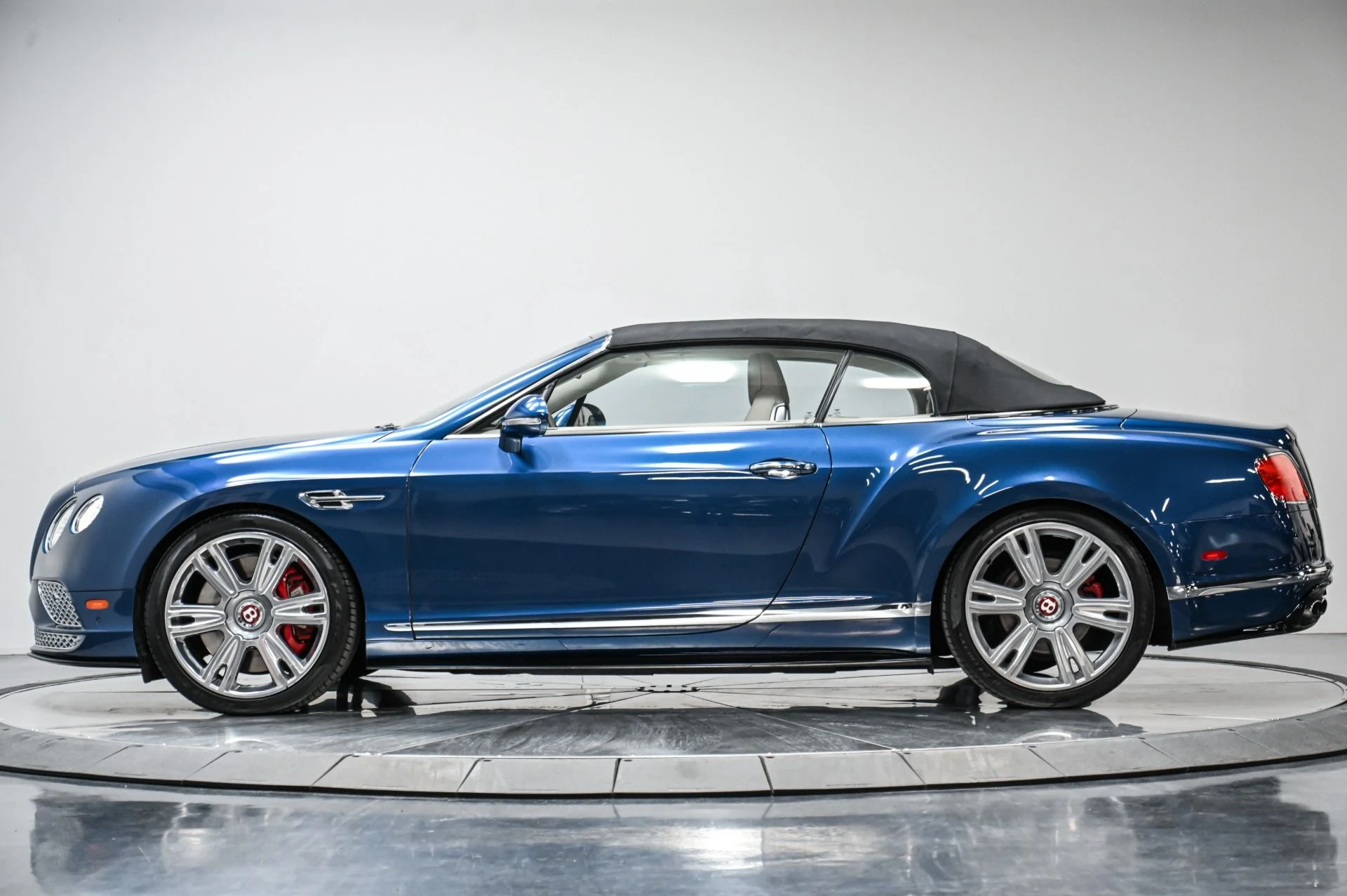 mph009_1134360033_Used_2017_Bentley_Continental_GT_V8_S_1769036560_c63aec9e05