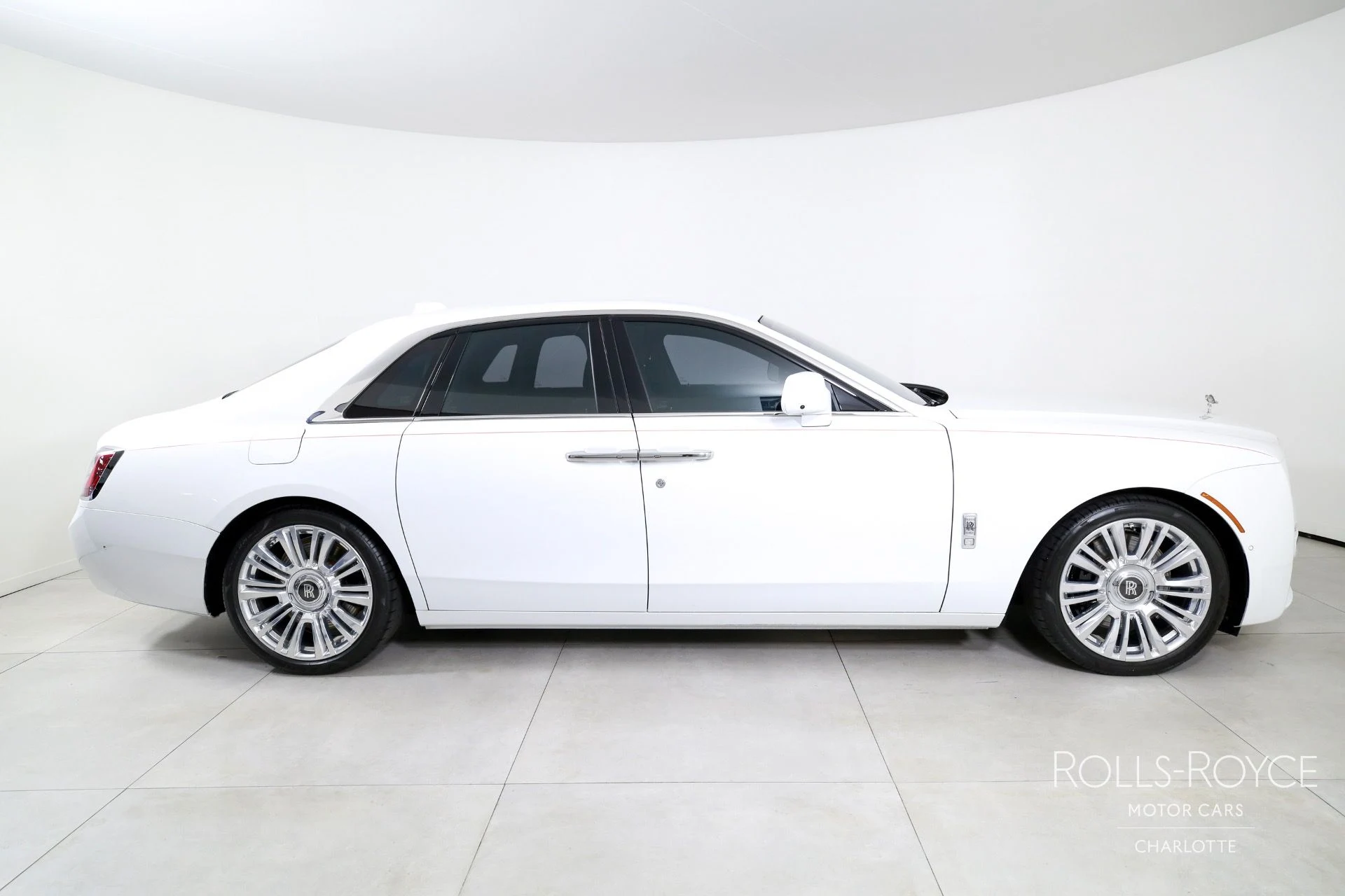 mph009_1137109815_Used_2022_Rolls_Royce_Ghost_1755181543_501be42be3