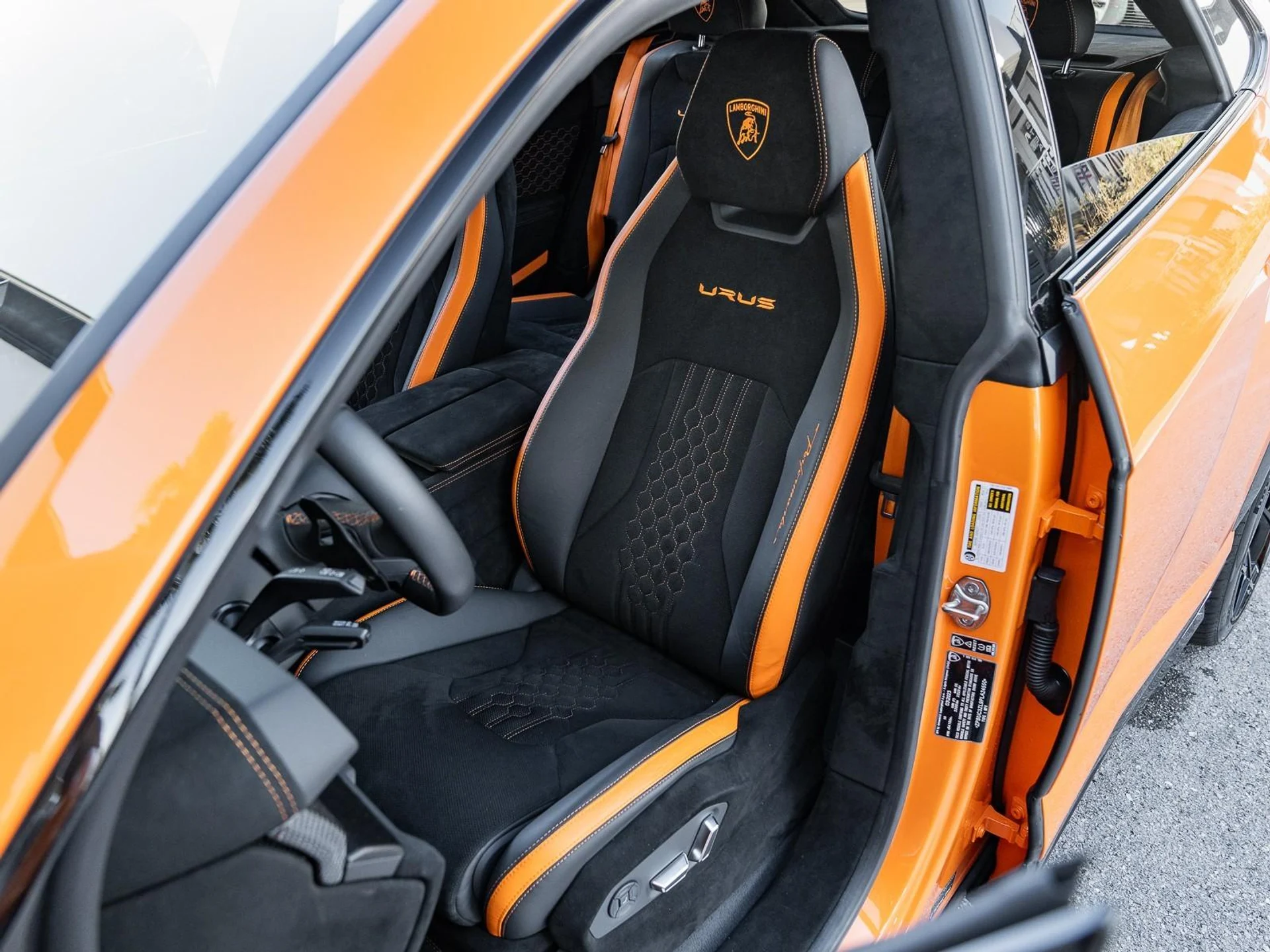 mph009_115387521_Used_2023_Lamborghini_Urus_Performante_1763068010_8955481b86