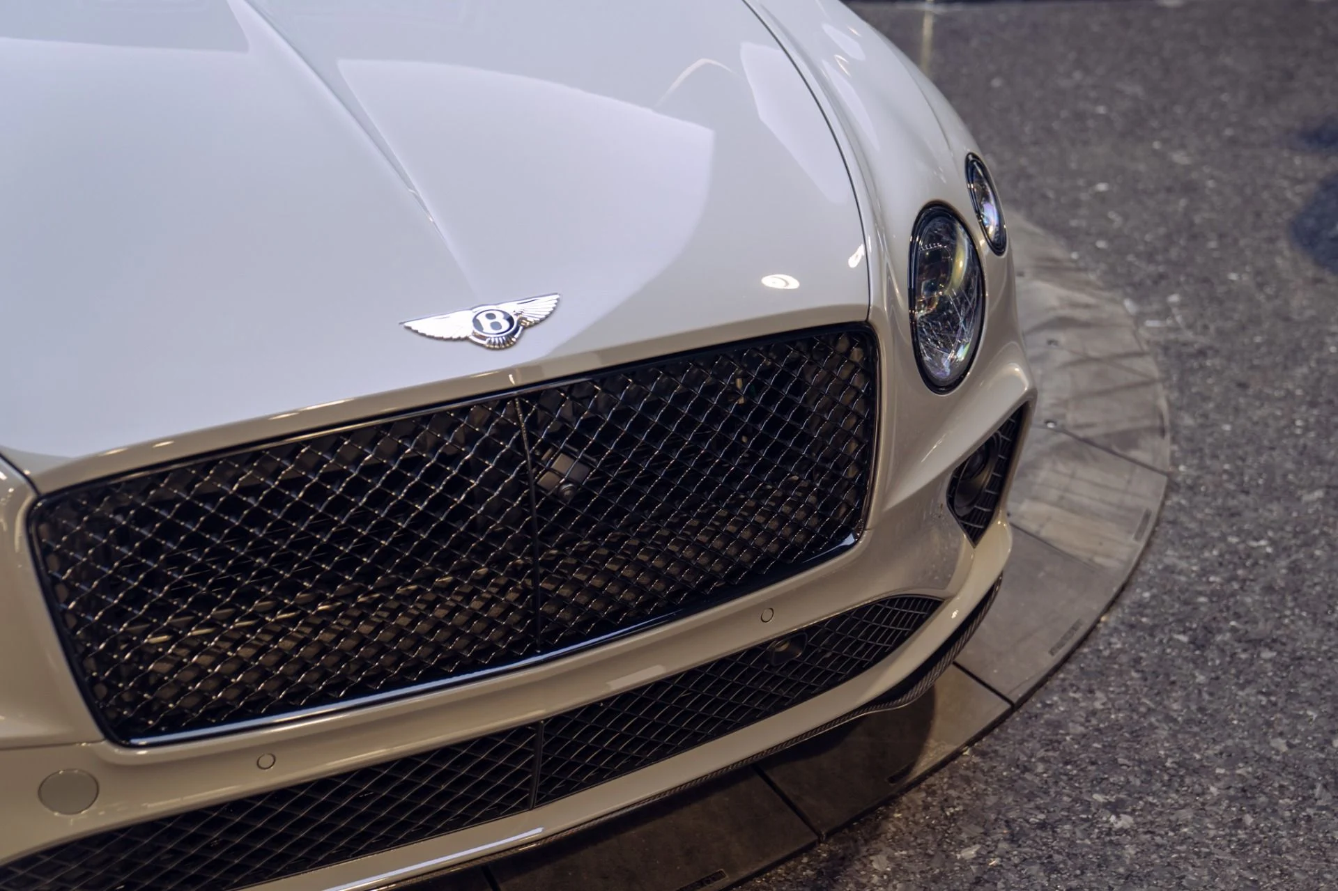 mph009_1155307633_Used_2022_Bentley_Continental_GT_Speed_in_Camrian_Grey_w_Factory_Carbon_Kit_Rotating_Display_1790791293_1867b5a052