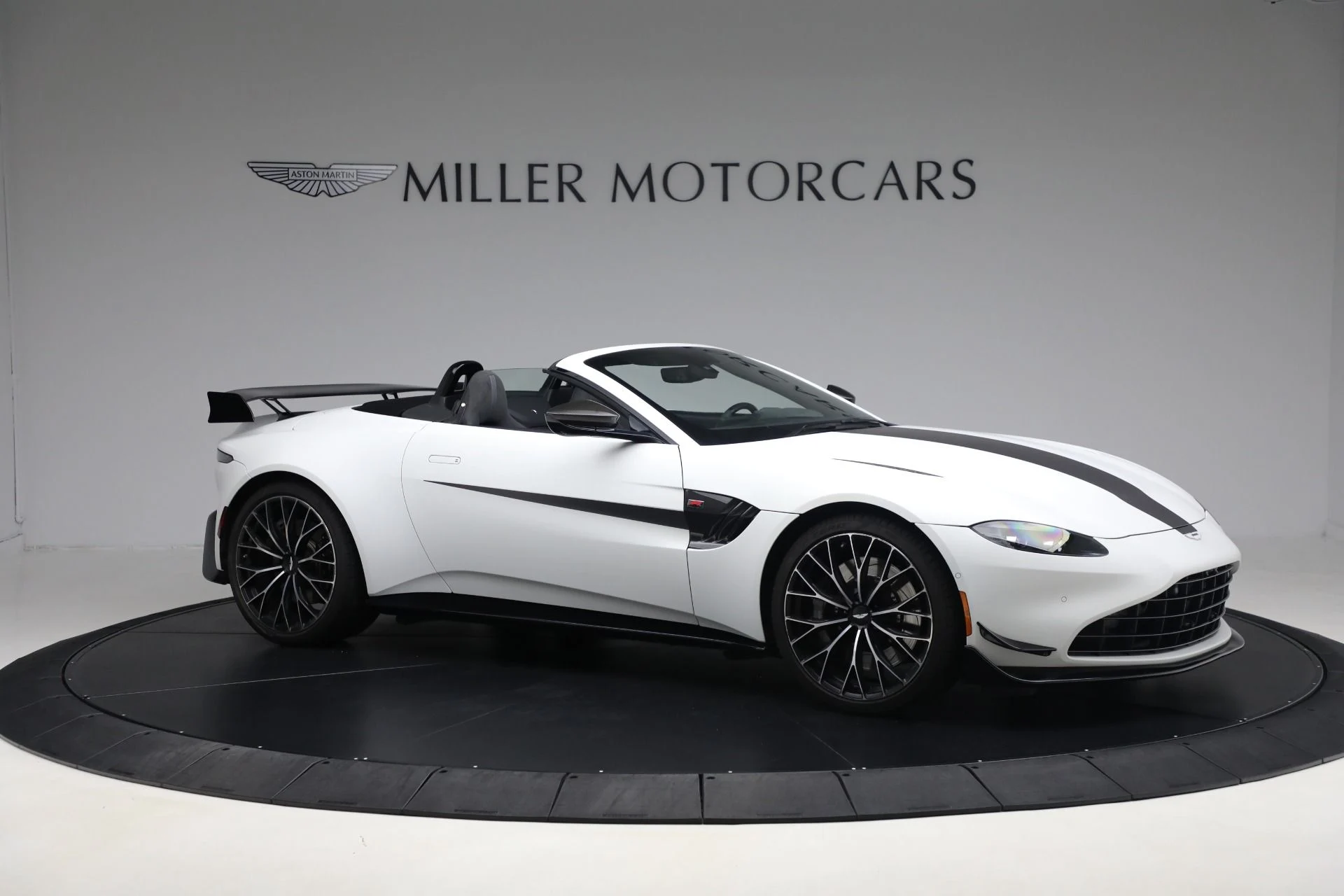 mph009_115939349_Used_2022_Aston_Martin_Vantage_F1_Edition_8d3a26d42f