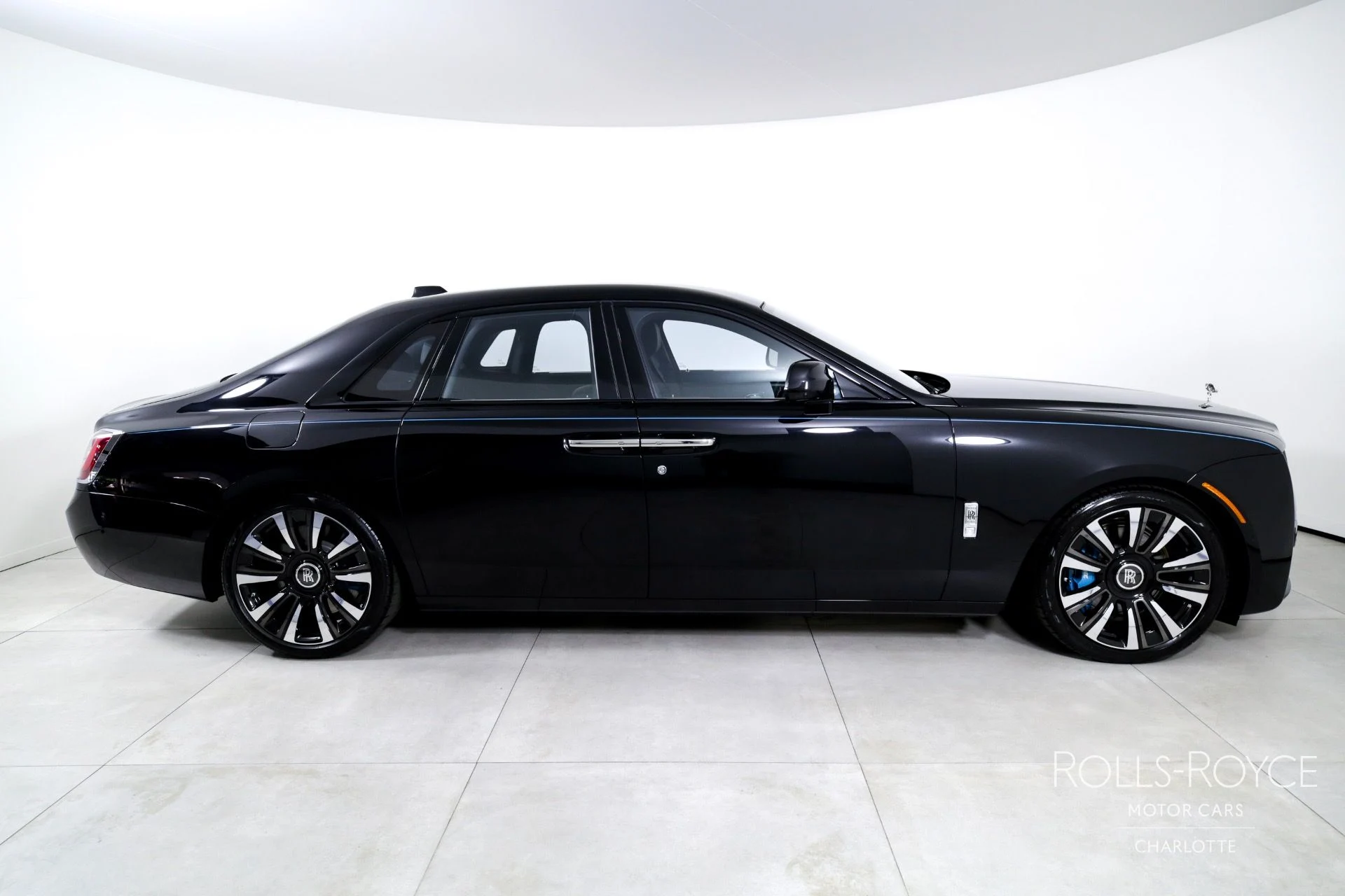 mph009_1162268806_Used_2024_Rolls_Royce_Ghost_1746461568_6cb5ac27cf