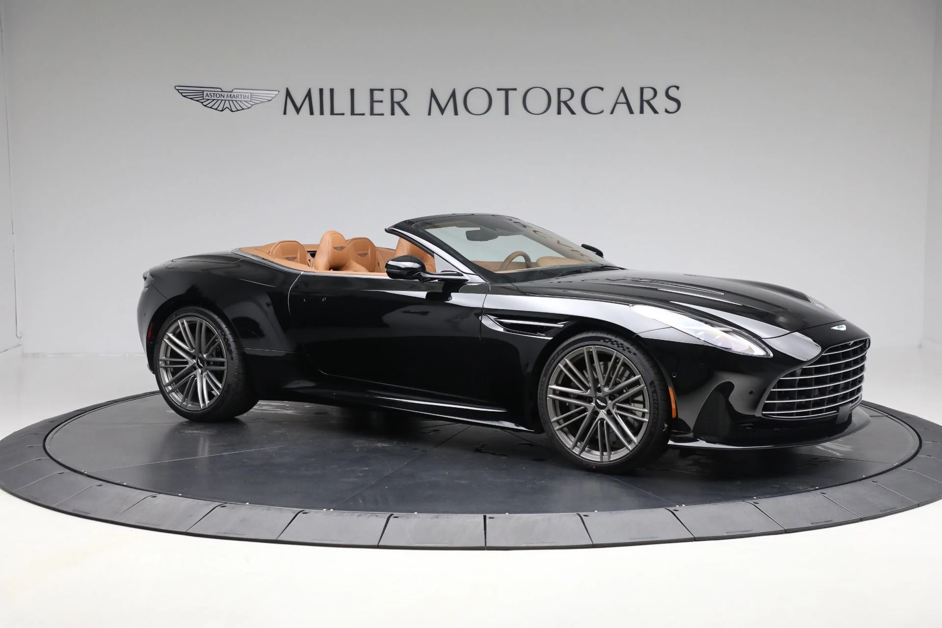 mph009_1166181502_New_2025_Aston_Martin_DB_12_Volante_66e672ebd9