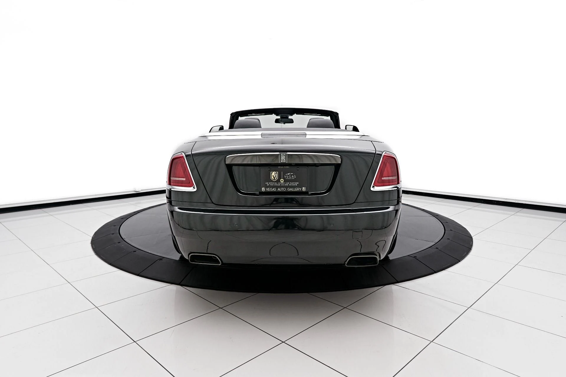 mph009_1171814808_Used_2018_Rolls_Royce_Dawn_Base_1712097655_7d079e98da