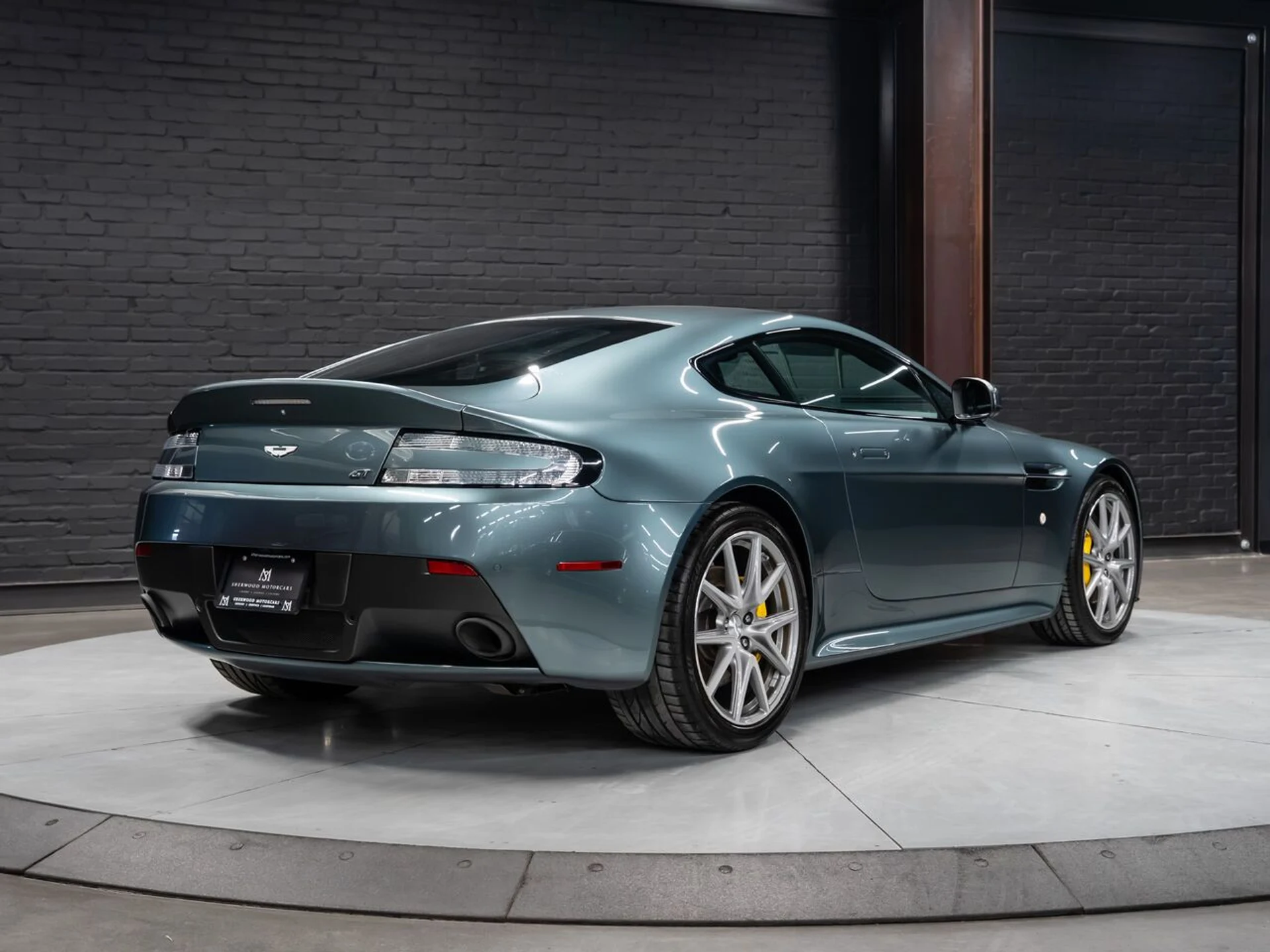 mph009_1171935280_aston_martin_v8_vantage_2015_aa0a9a50a6