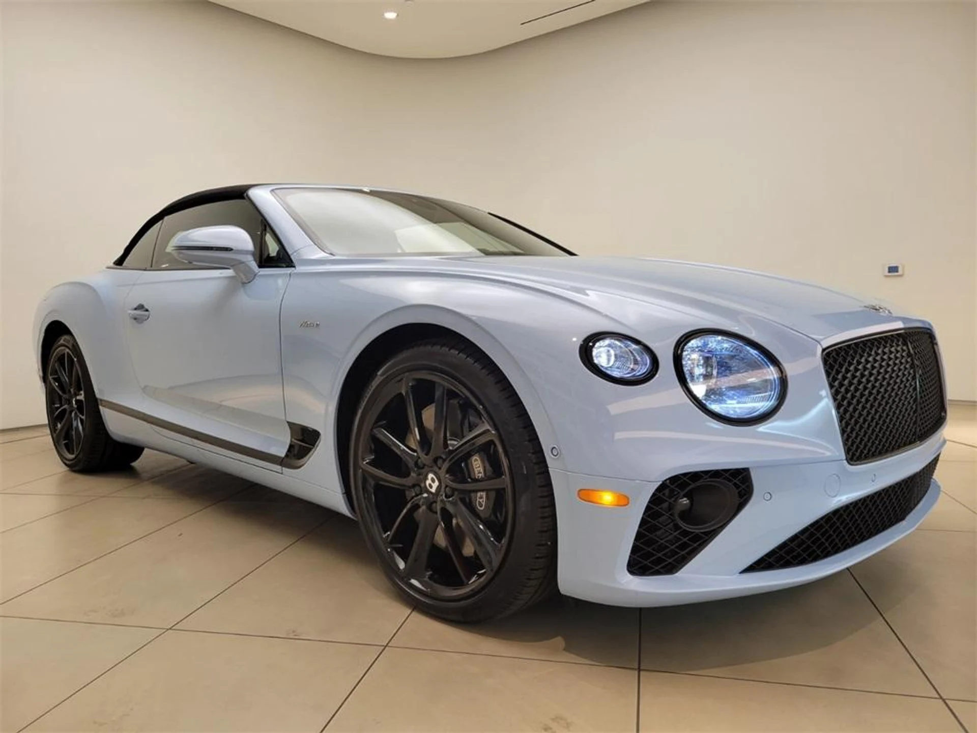 mph009_1175020369_Used_2023_Bentley_Continental_GT_V8_1715721739_ab53c21297