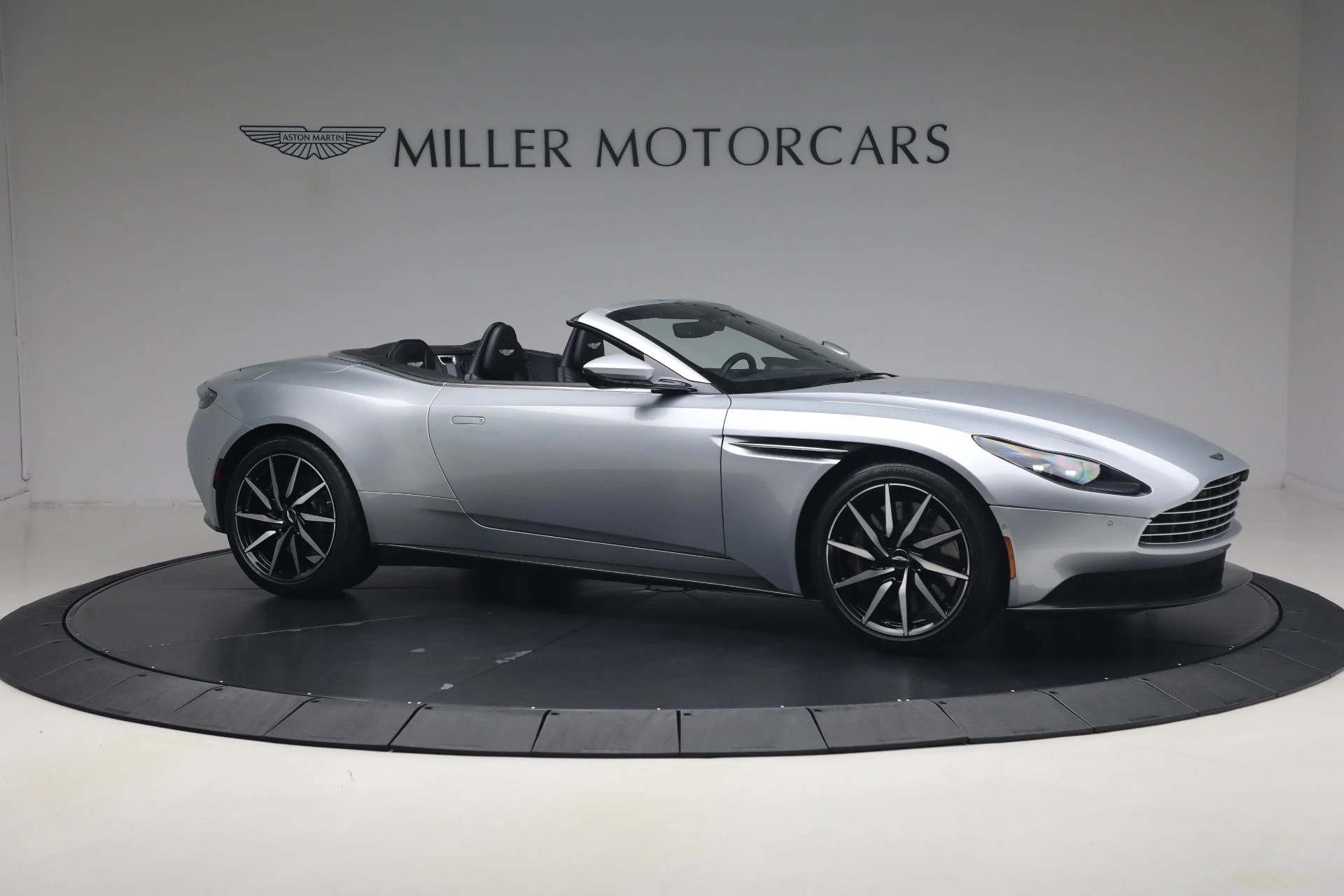 mph009_117724738_Used_2019_Aston_Martin_DB_11_Volante_1781362219_5f80847de6