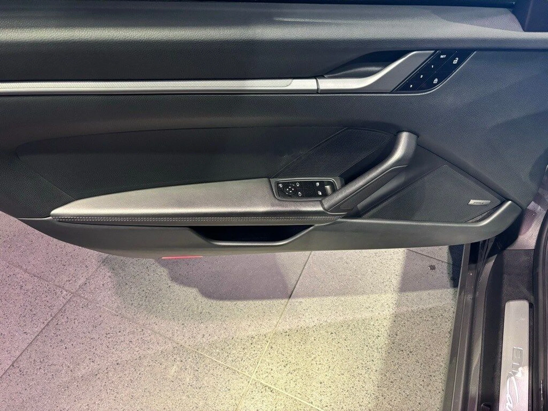 mph009_1184497134_1d0a9f2160f4da10ca2d6f4594b43477x_e3c552749e