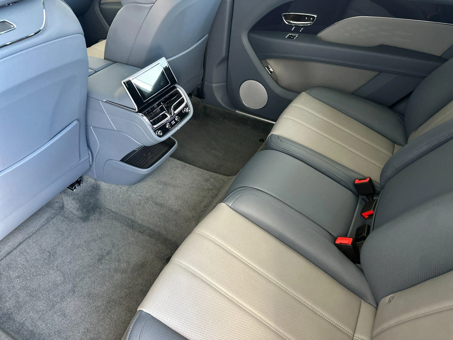mph009_1206106516_New_2026_Bentley_Bentayga_EWB_1777641537_6010cf8211