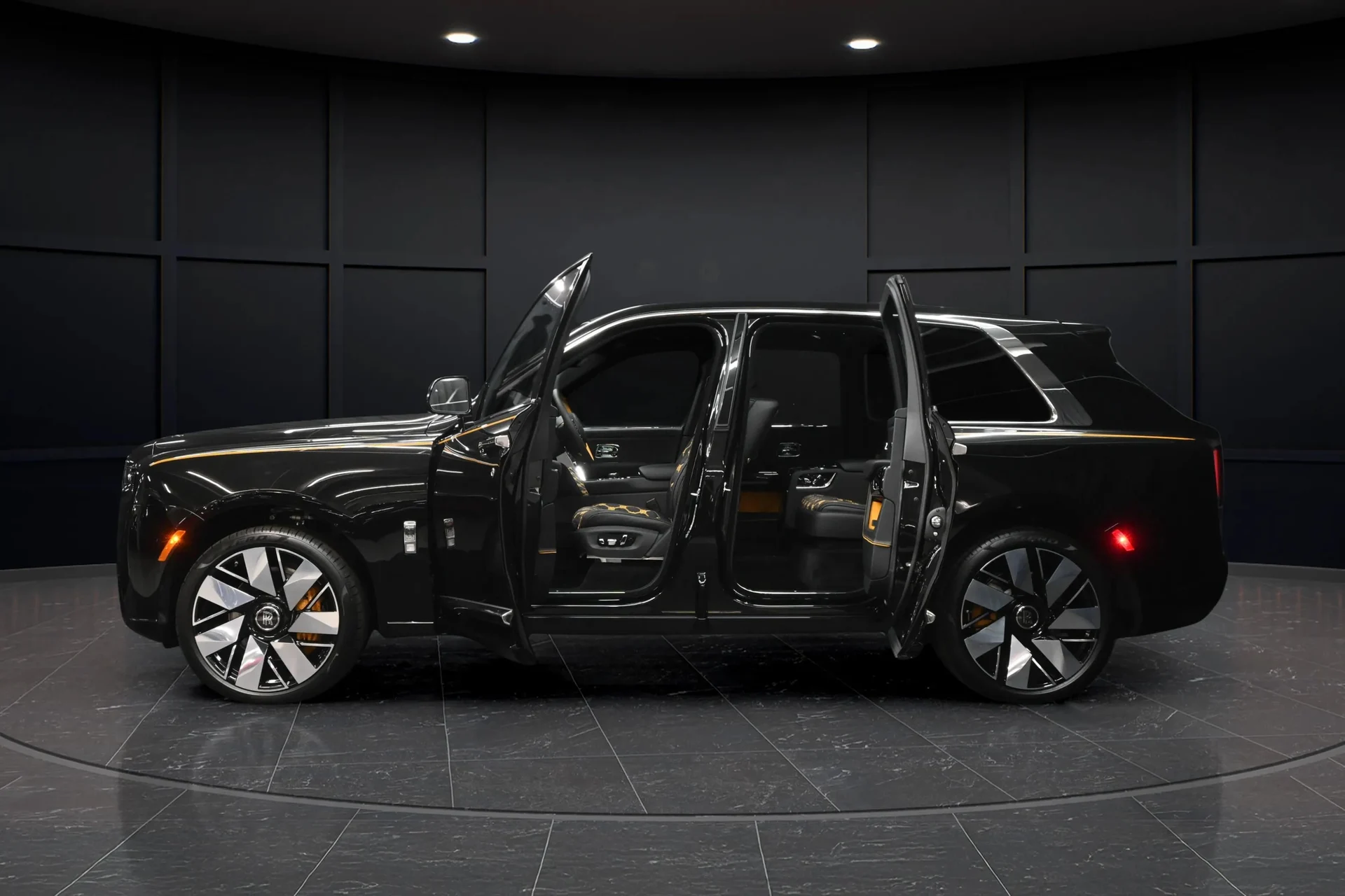 mph009_1220234157_066c97a2_0ec4_40e7_840e_fdef30d26c93_202520_Rolls_Royce20_Cullinan20282502729_8_f31f45dd33
