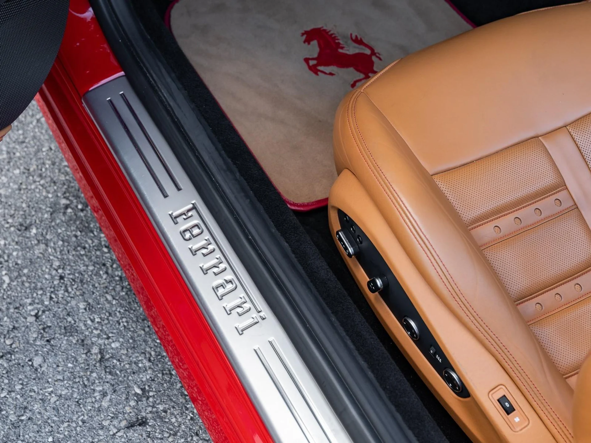 mph009_12227428_Used_2015_Ferrari_California_T_1761253522_b8d86a25e2