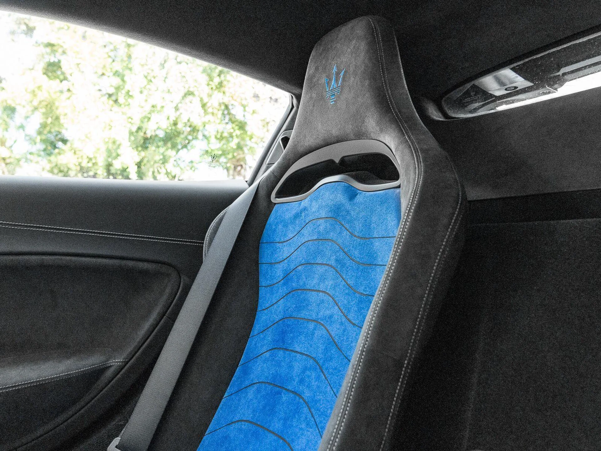 mph009_1223168875_Used_2022_Maserati_MC_20_Coupe_1784923351_c27b41dbfd